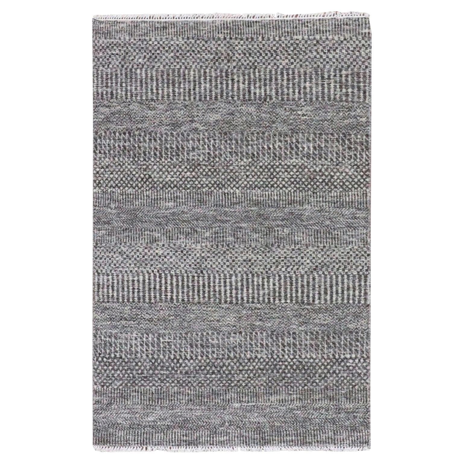 3
1"x5
 Pebble Gray Undyed 100% Wool Modern Grass Design Hand Knotted Rug en venta