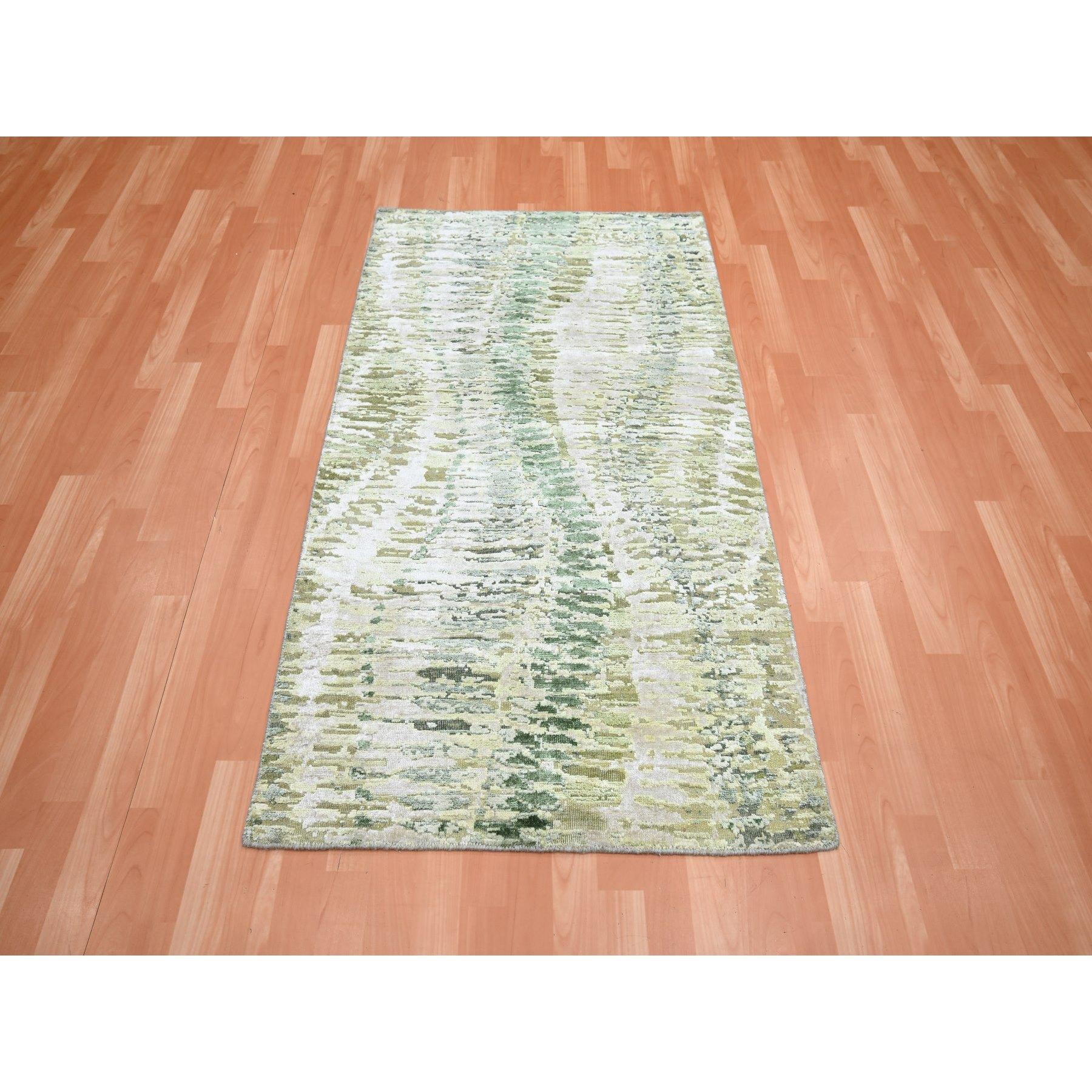 Greene & Greene, disegno coccodrillo safari, lussureggiante e soffice, 100% seta, annodato a mano, tappeto orientale
Materiali primari: Seta
Lattice: No Pile 
altezza: 0,25 pollici
Stile: Contemporaneo
Colore primario: Verde
Colori secondari: