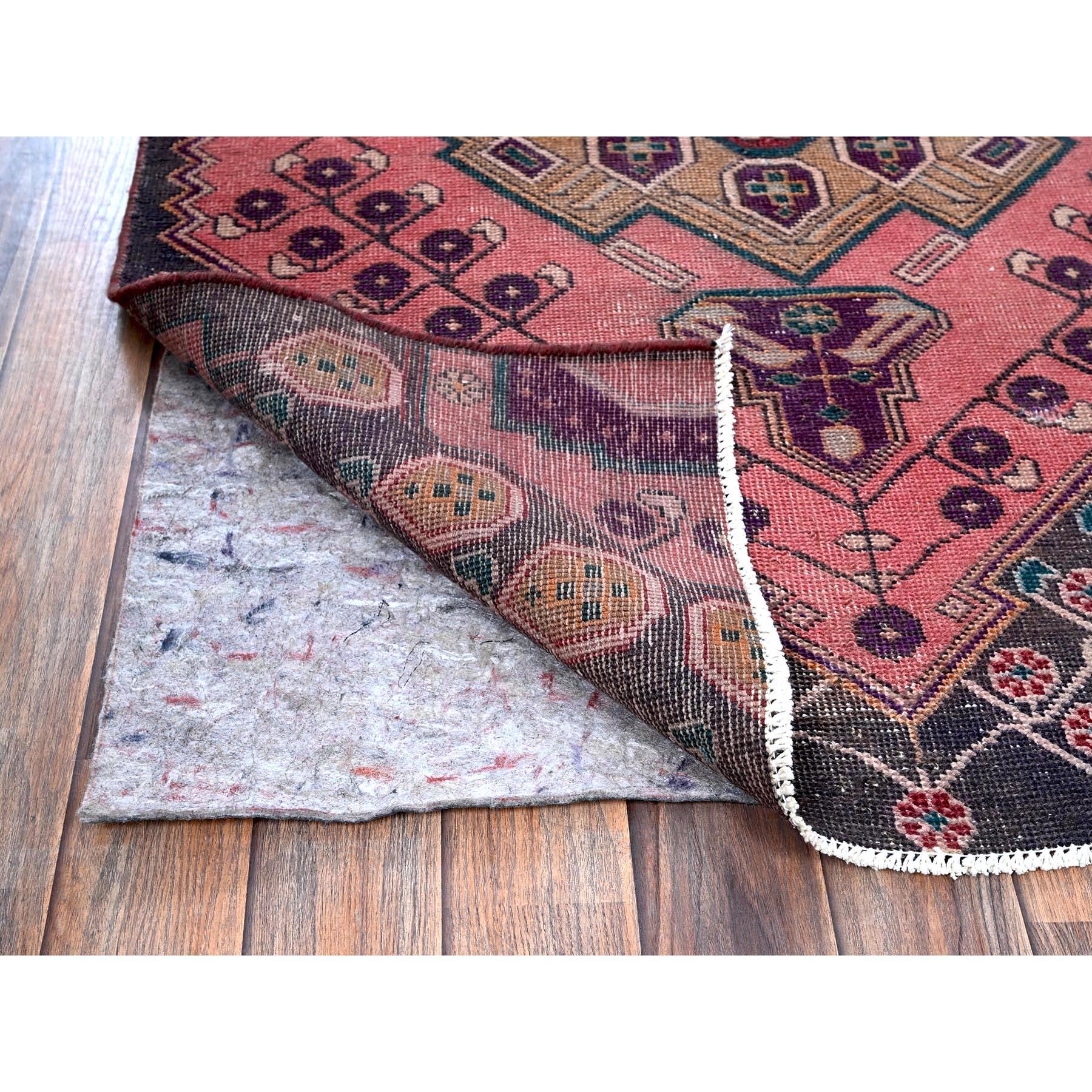 3'1'x9' Blush Red Ovedyed Persian Lilahan Handgeknüpfter Läufer aus reiner Wolle (Mittelalterlich) im Angebot