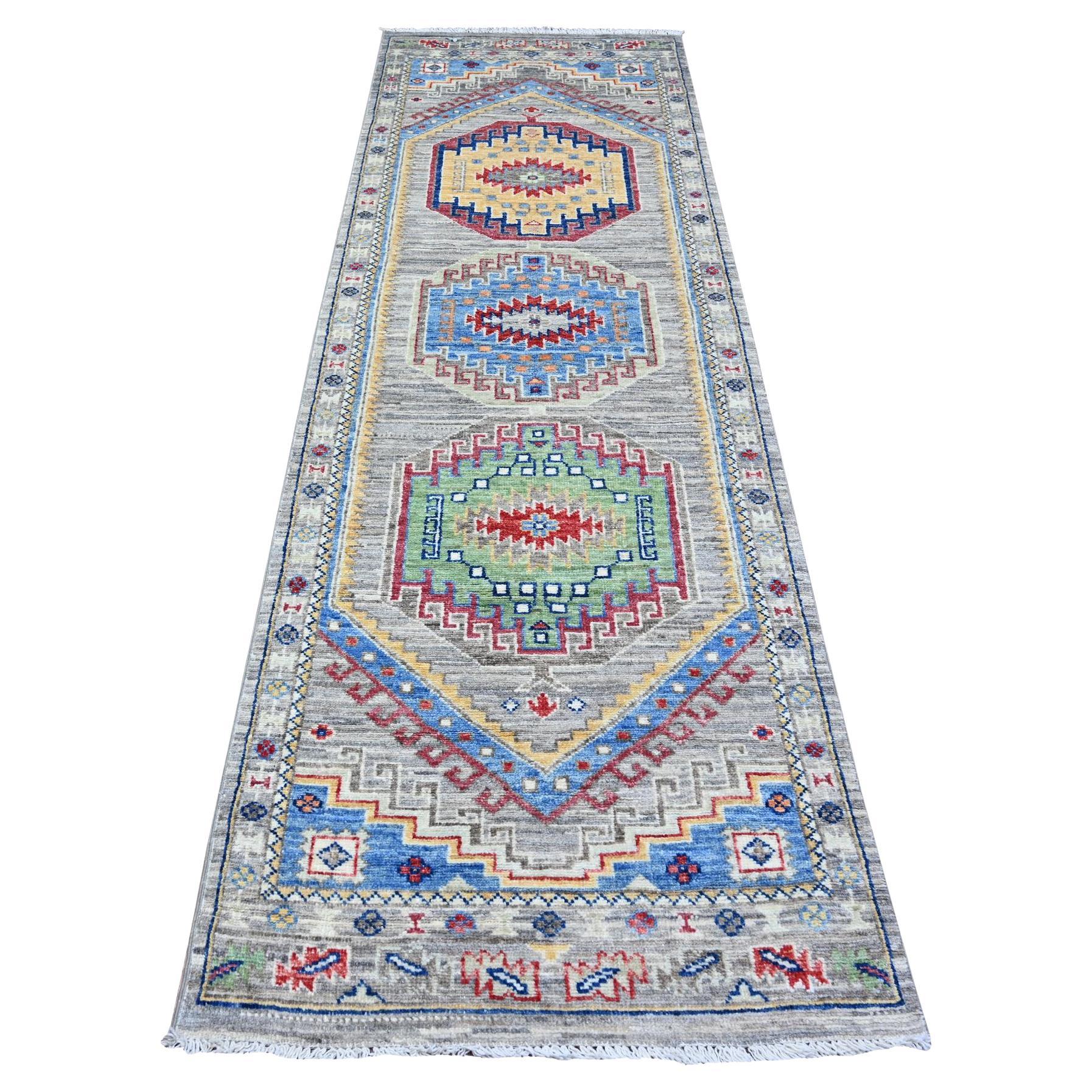 3'1 "x9'9" Tapis de course en laine biologique Angora Oushak Medallions gris, noué à la main en vente