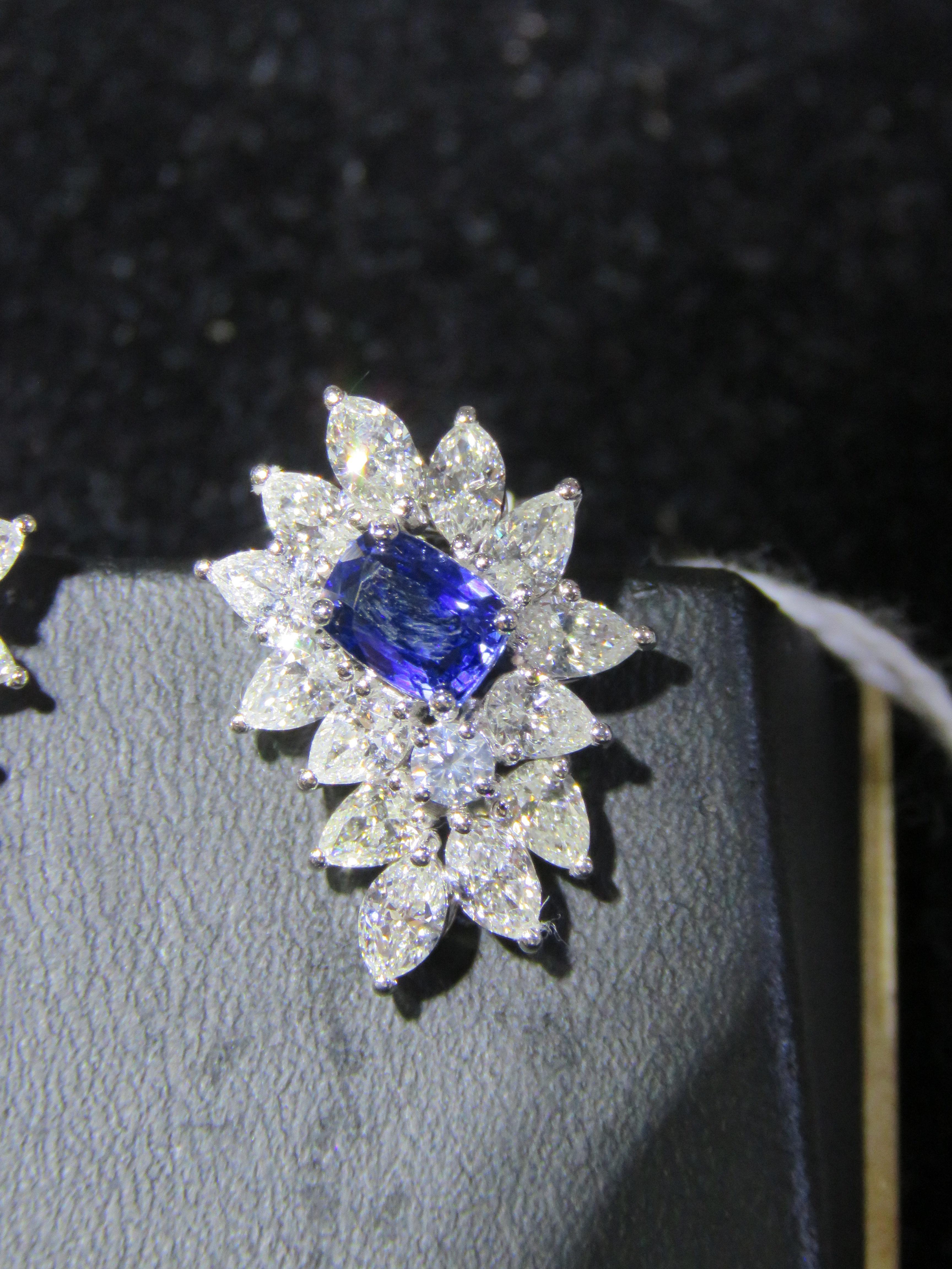 Taglio misto $32,000 Rari e importanti orecchini in oro 18KT con zaffiro di Ceylon e diamanti in vendita