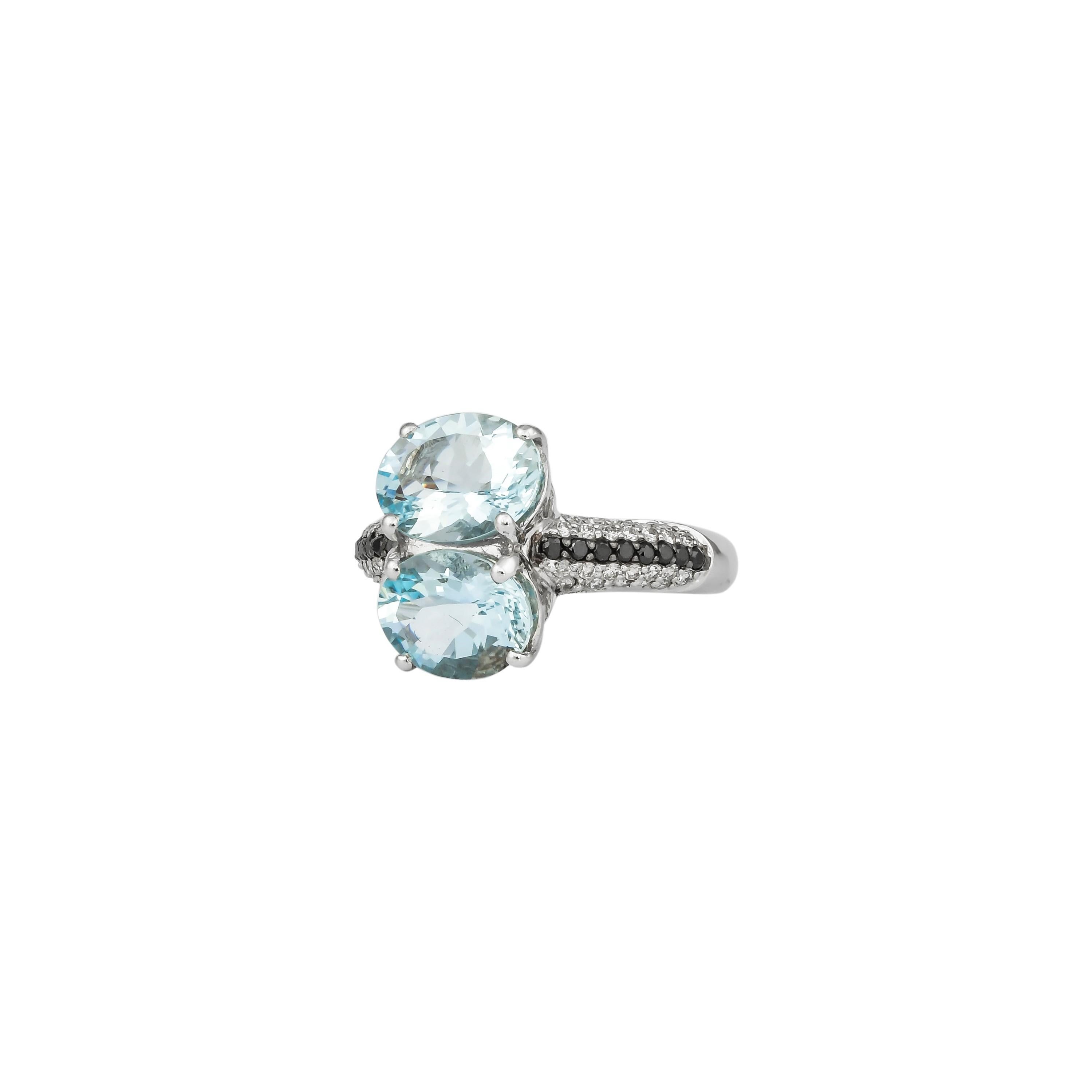 Sunita Nahata Aquamarin 3.20ct. Fancy Ring aus 14 Karat Weißgold mit Diamant. (Zeitgenössisch) im Angebot