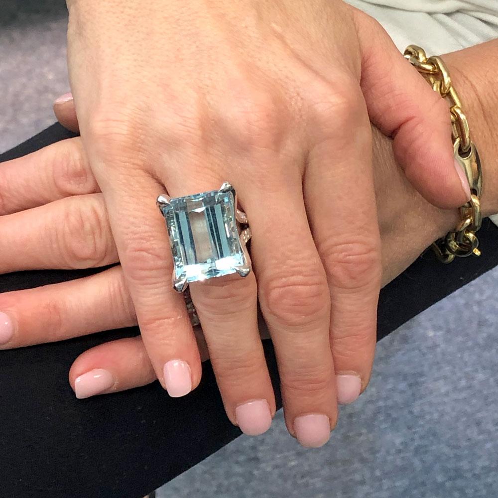 Modern 32 Carat Aquamarine Diamond 18 Karat White Gold Cocktail Ring