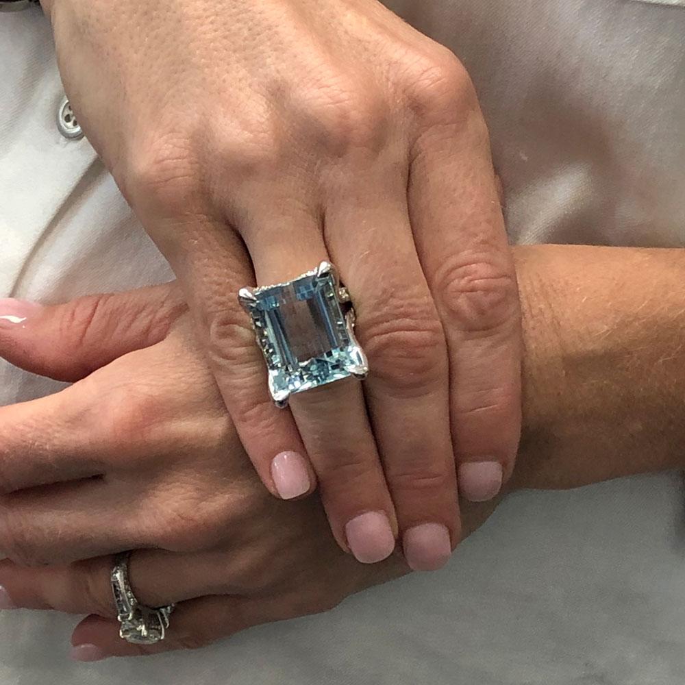32 Carat Aquamarine Diamond 18 Karat White Gold Cocktail Ring In New Condition In Boca Raton, FL