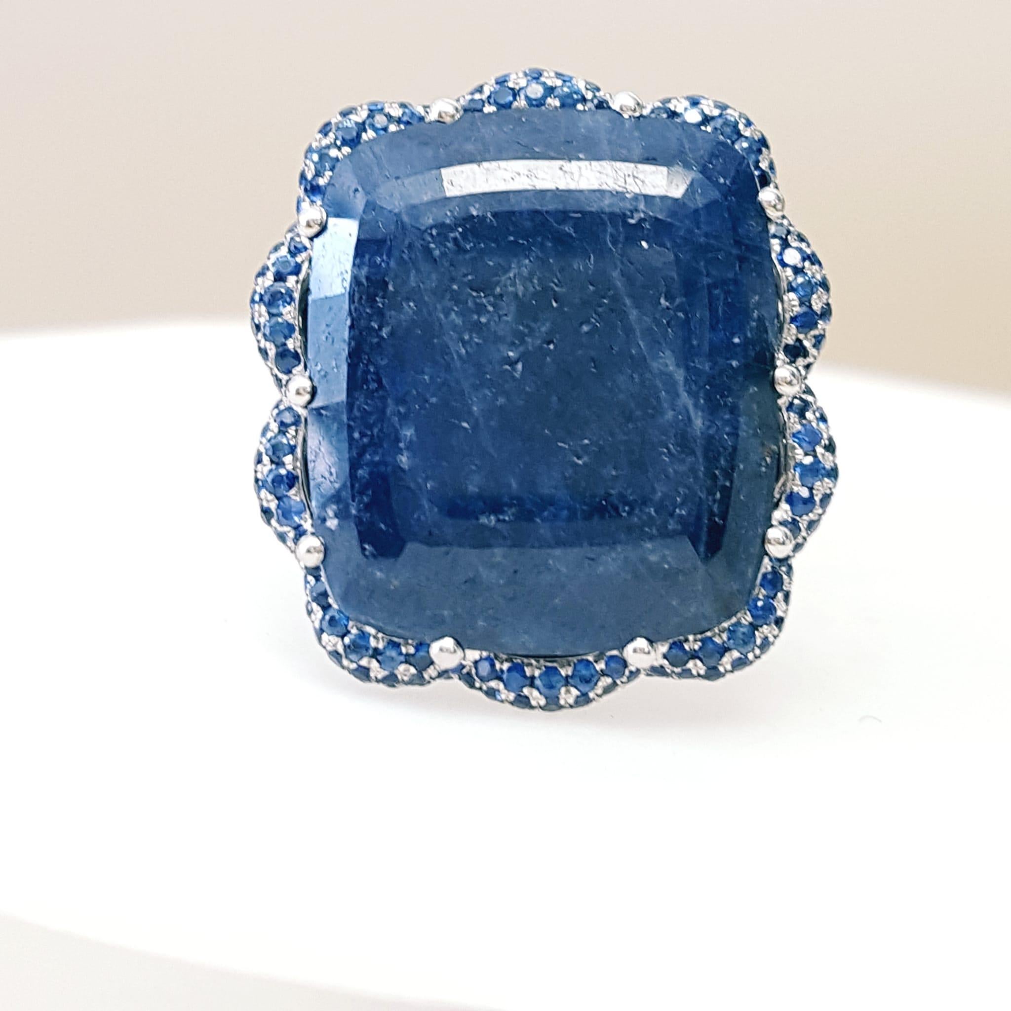 Women's or Men's 32 Carat Blue Sapphire and Round Diamond Cocktail Ring Set in 18K White Gold. For Sale