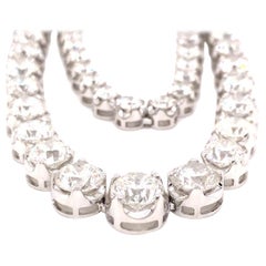 Collier tennis de 32 carats en or blanc 18 carats serti de 4 griffes Riviera Line