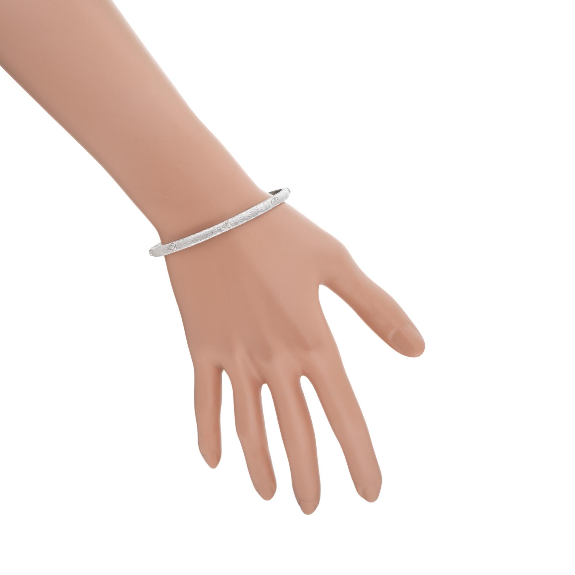 Bracciale Slip on in oro bianco con diamante da .32 carati in vendita 1