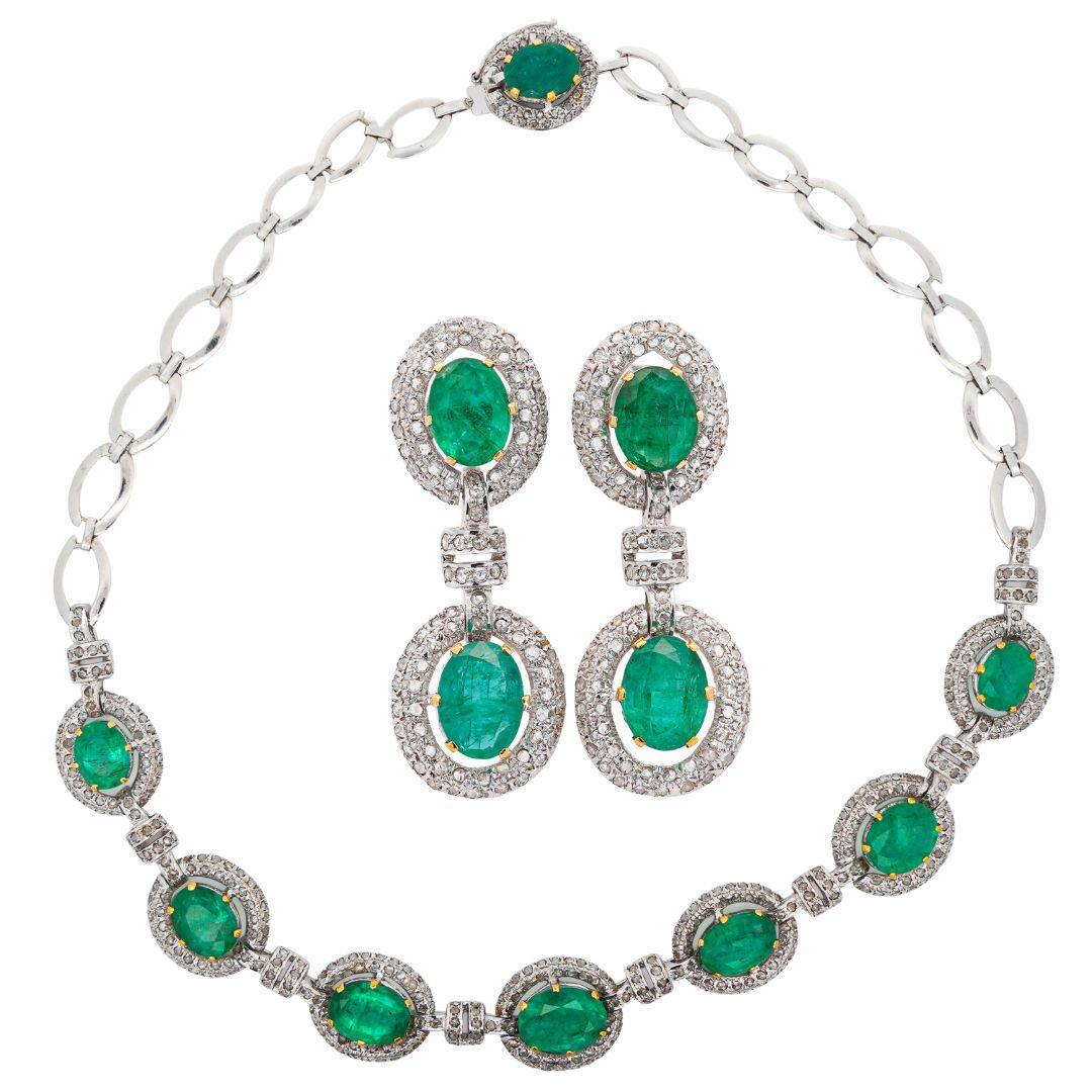 32 Carat Emerald and Rose-Cut Diamond Necklace & Earring Set in 18K Gold For Sale 5