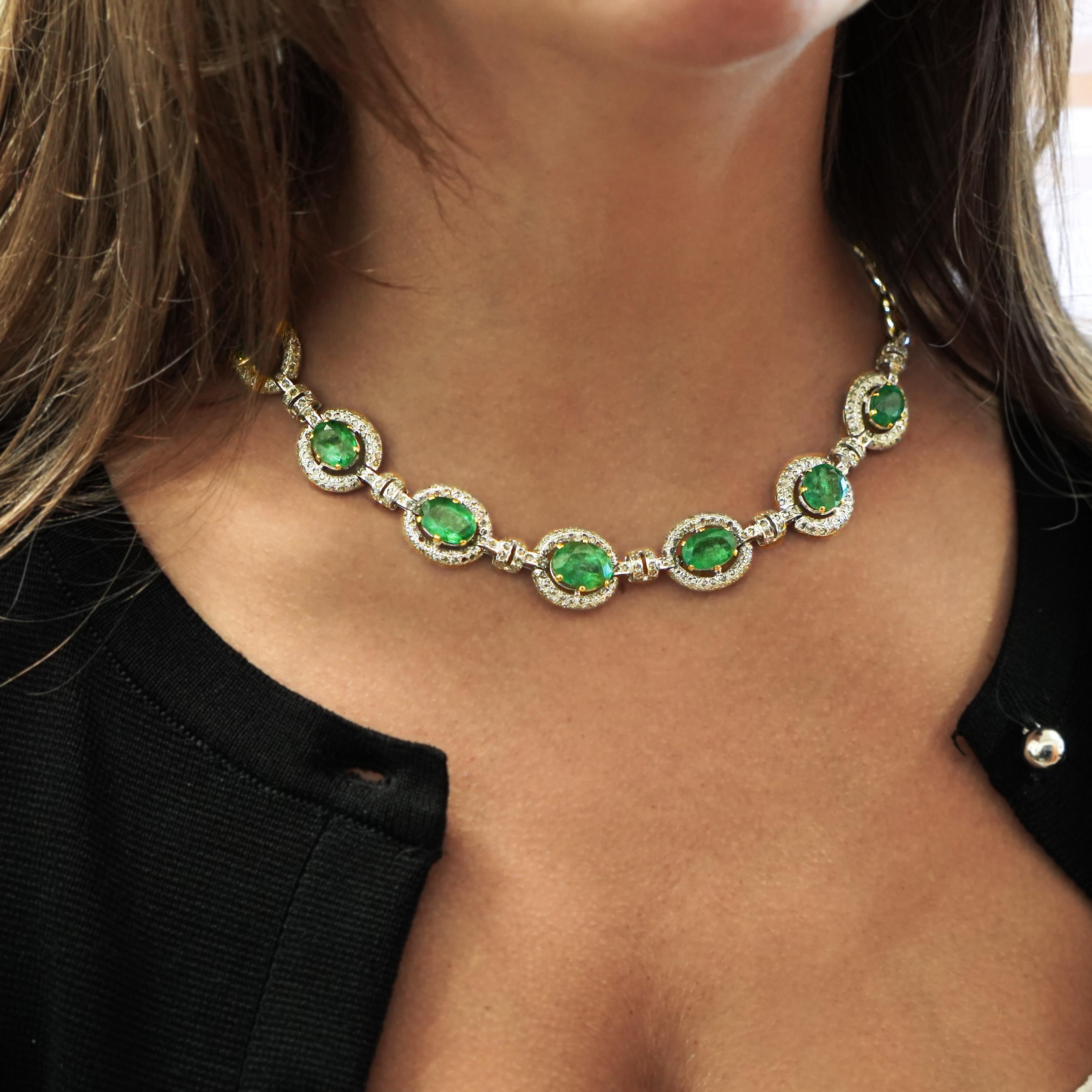 32 Carat Emerald and Rose-Cut Diamond Necklace & Earring Set in 18K Gold In Excellent Condition For Sale In Miami, FL