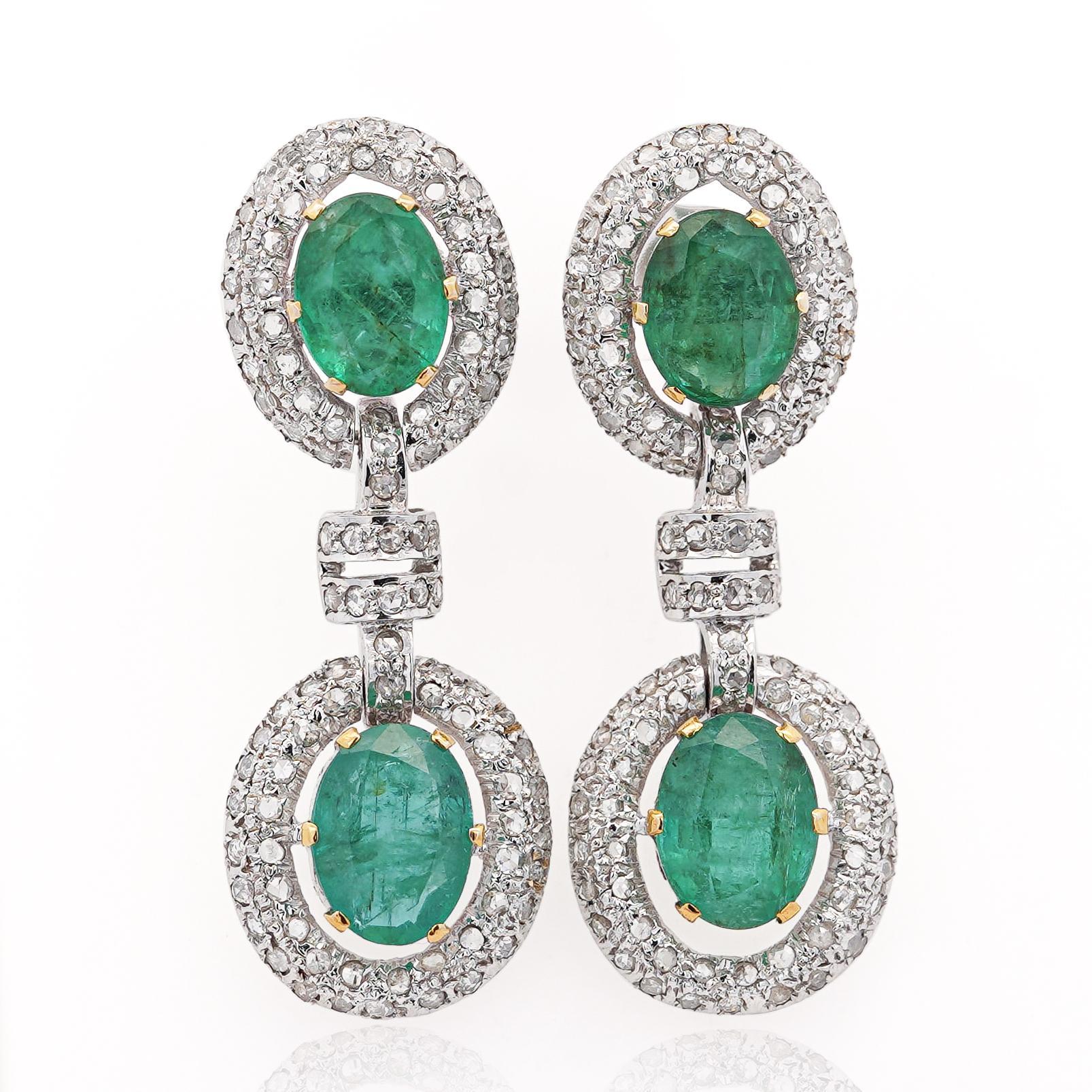 32 Carat Emerald and Rose-Cut Diamond Necklace & Earring Set in 18K Gold For Sale 1