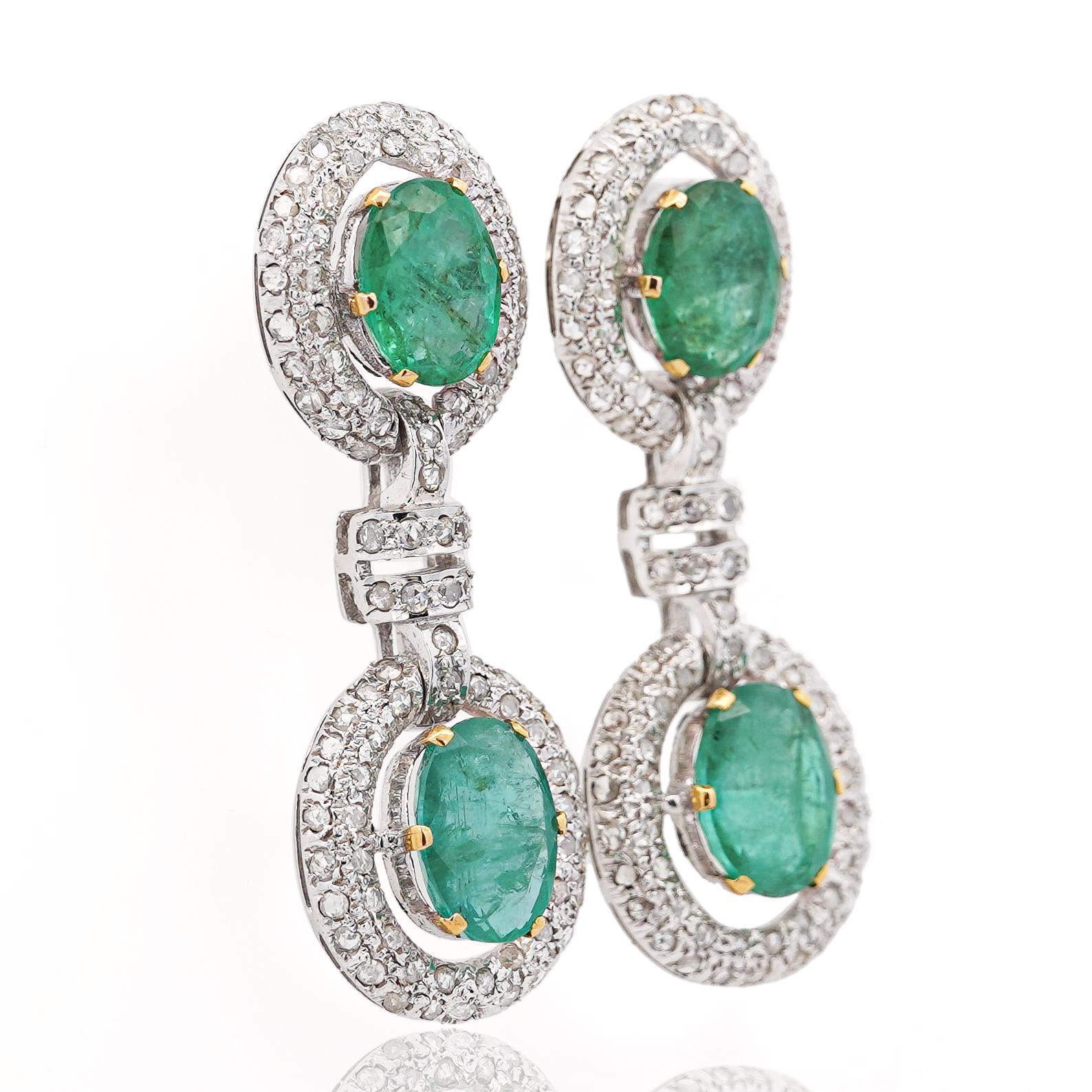 32 Carat Emerald and Rose-Cut Diamond Necklace & Earring Set in 18K Gold For Sale 3