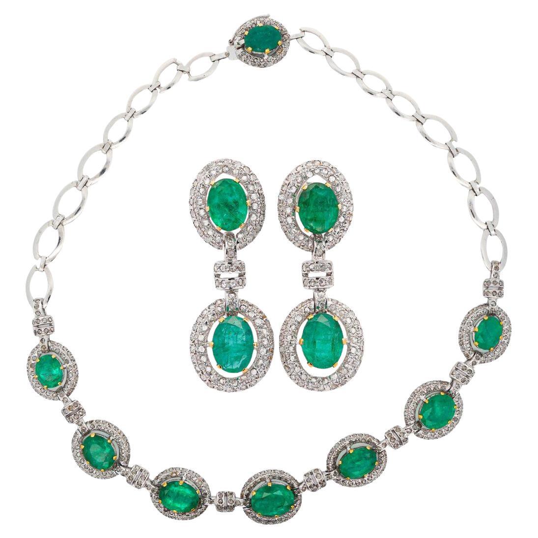 Collier et boucles d'oreilles en or 18 carats sertis d'émeraudes et de diamants taille rose de 32 carats
