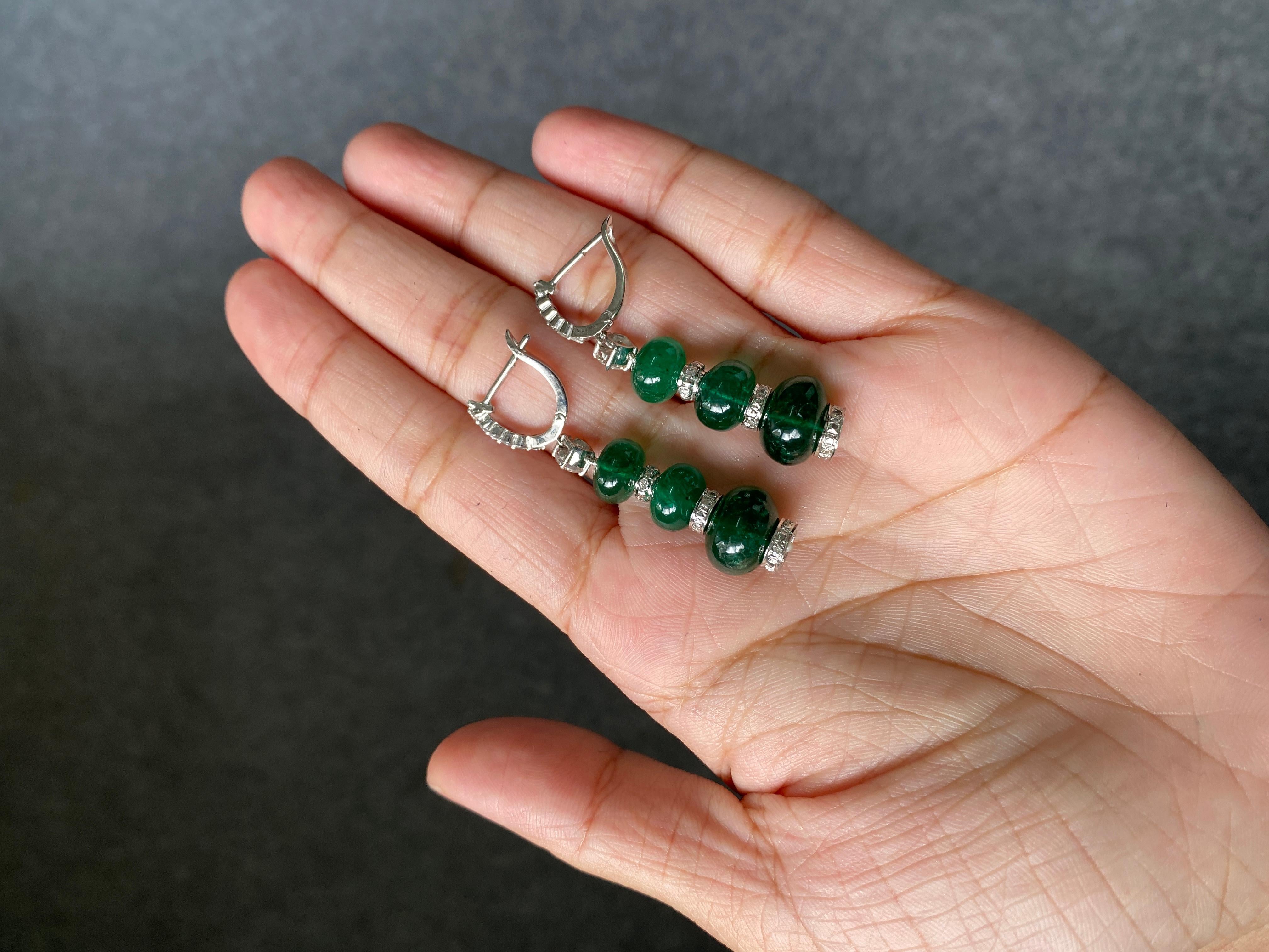 32 Carat Emerald Beads Dangle Earrings In New Condition For Sale In Bangkok, Thailand