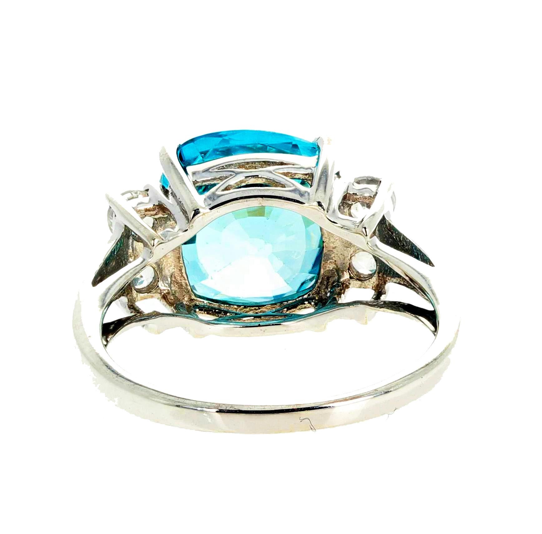 Women's or Men's AJD Stunning 3.2Ct Natural Brilliant Blue Zircon & Natural White Zircons Ring For Sale