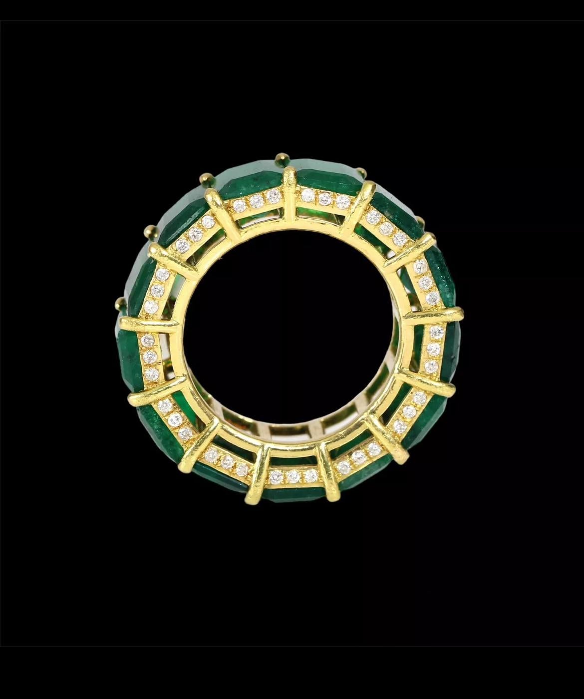 Emerald Cut 32 Carat Natural Emerald Eternity Band with Diamond Detail 18k Yellow Gold Sz 6 For Sale