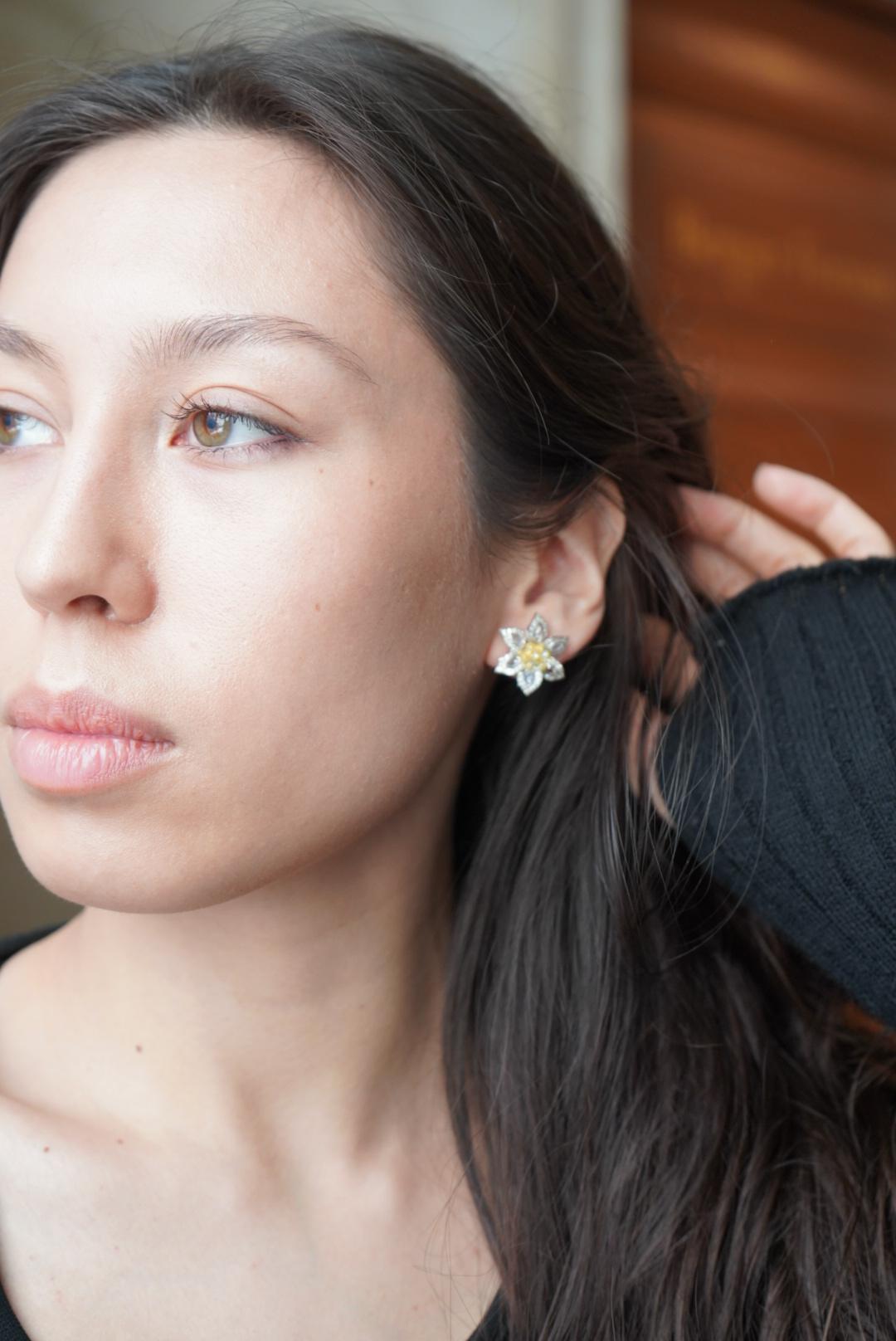 3.2 Carat Natural Fancy Yellow Diamond Earrings 18K Gold in vendita 6