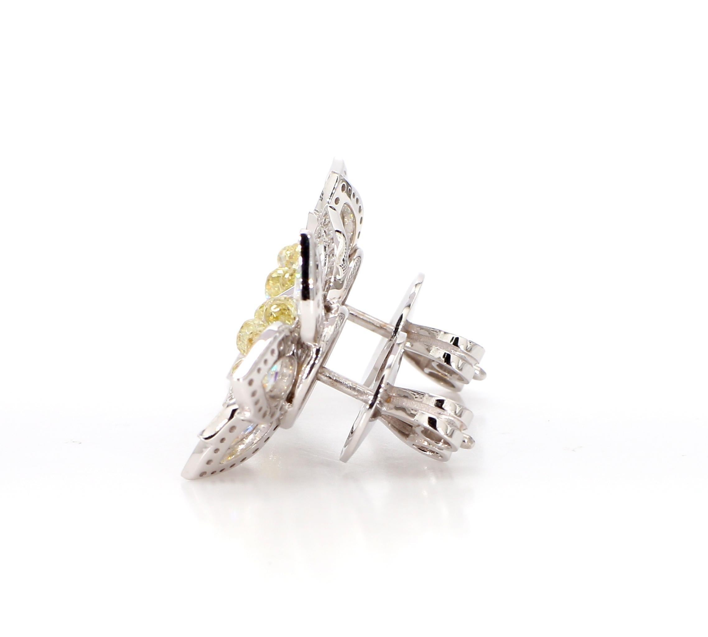 Taglio a rosa 3.2 Carat Natural Fancy Yellow Diamond Earrings 18K Gold in vendita