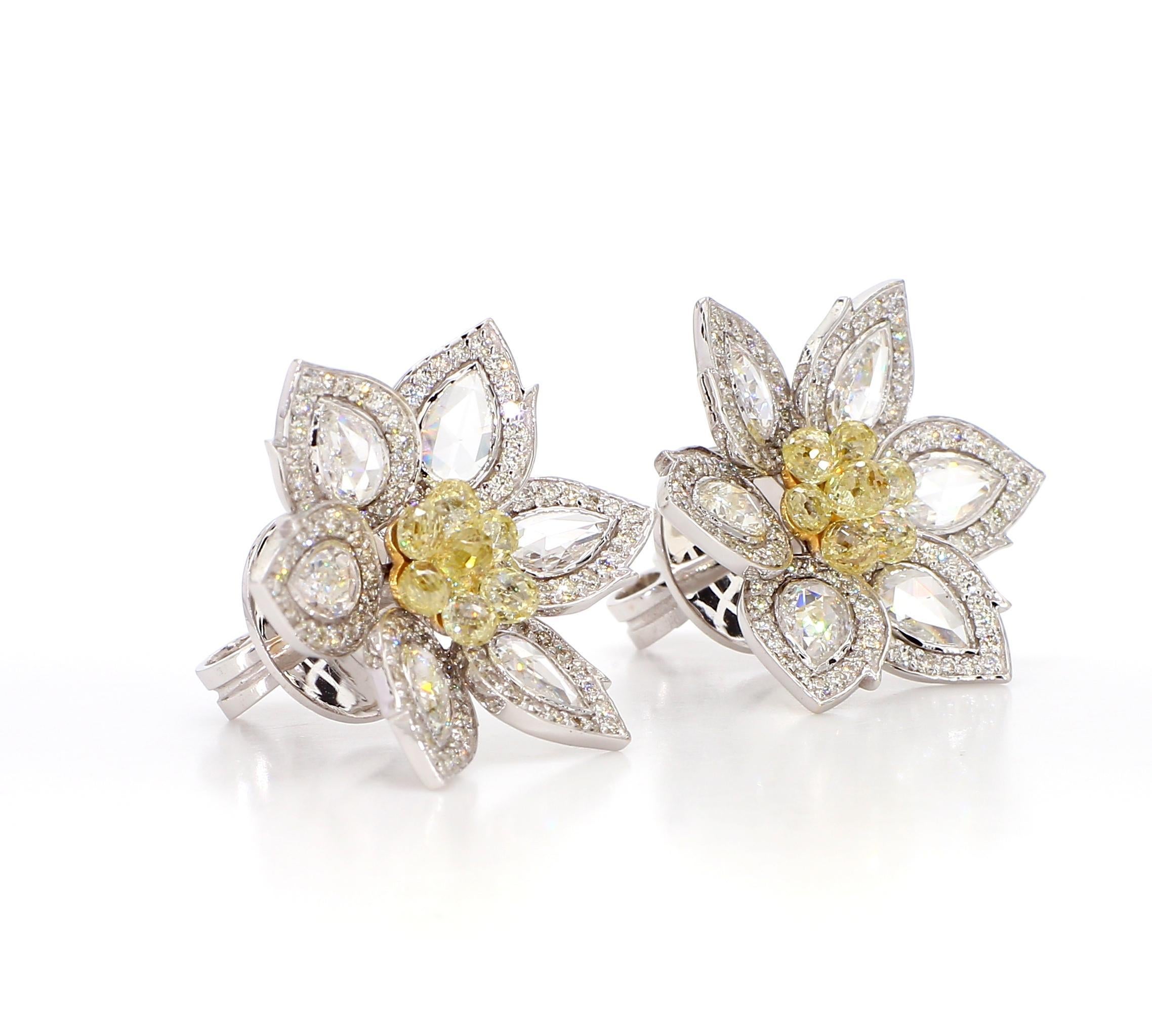 3.2 Carat Natural Fancy Yellow Diamond Earrings 18K Gold in vendita 3