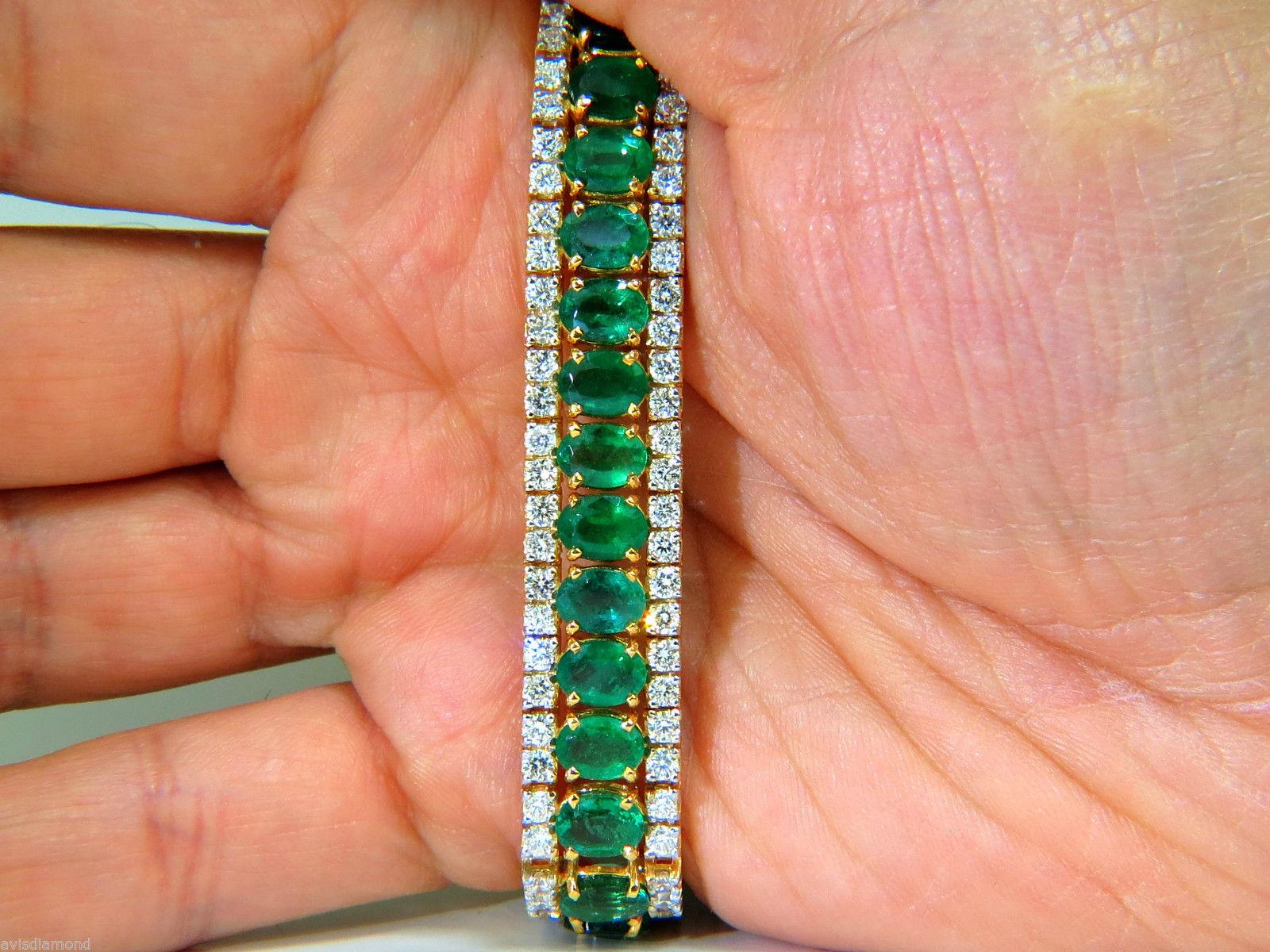 32 Carat Natural Vivid Green Emerald Diamond Bracelet G/VS Multirow In New Condition For Sale In New York, NY