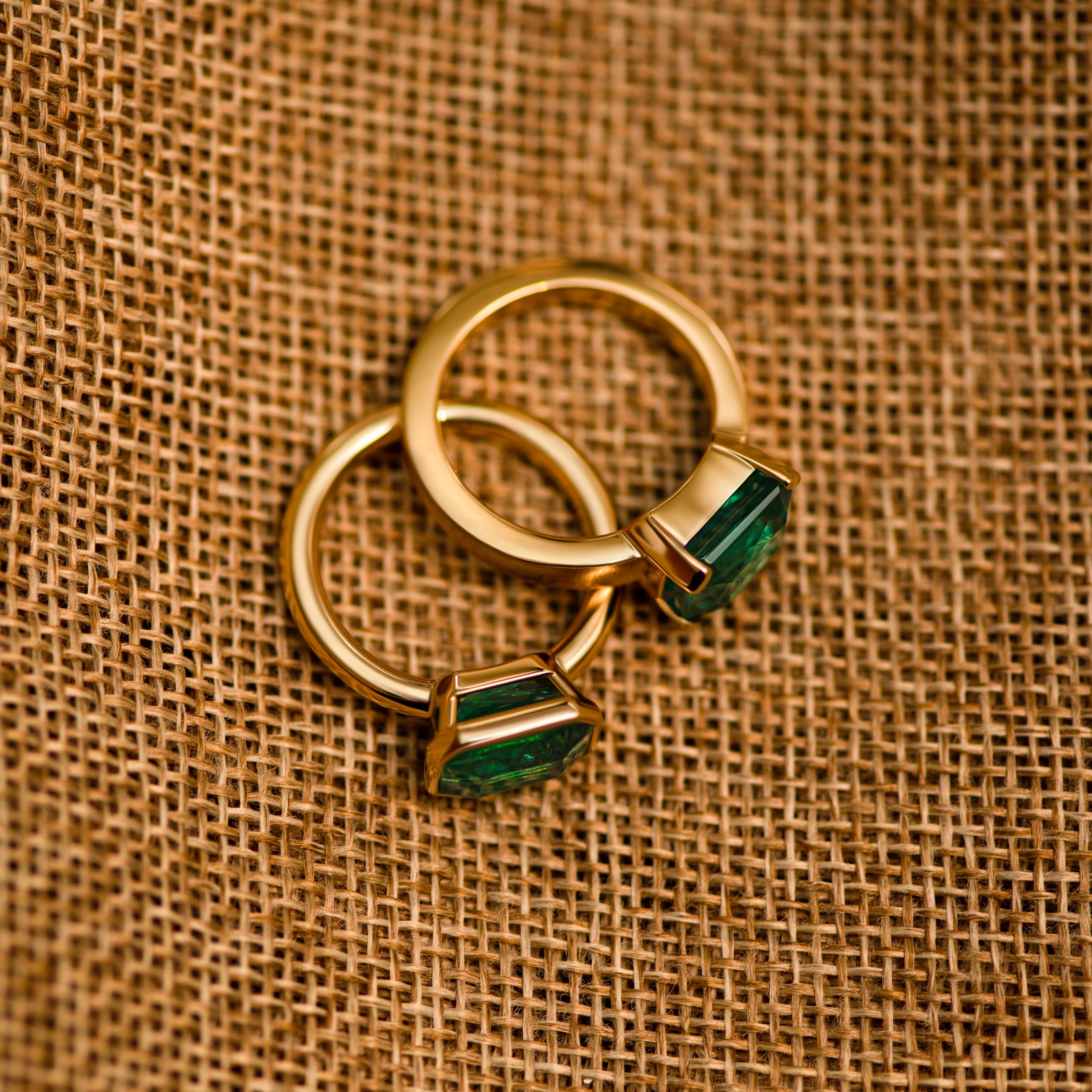 Octagon Cut 3.2 Carat Natural Zambian Emerald 18 Karat Yellow Gold Ring For Sale
