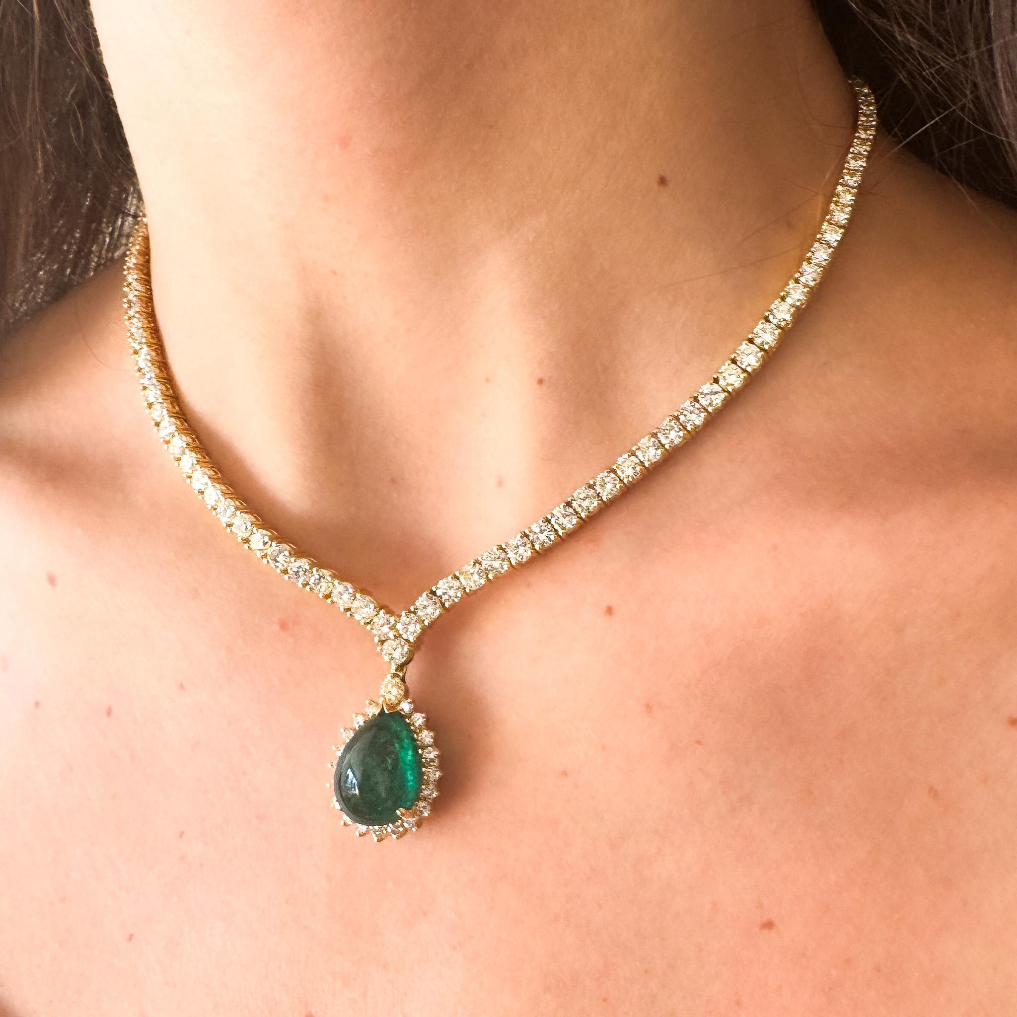 Contemporary 32 Carat Pear Cabochon Emerald & Diamond 18K Gold Drop Emerald Necklace For Sale