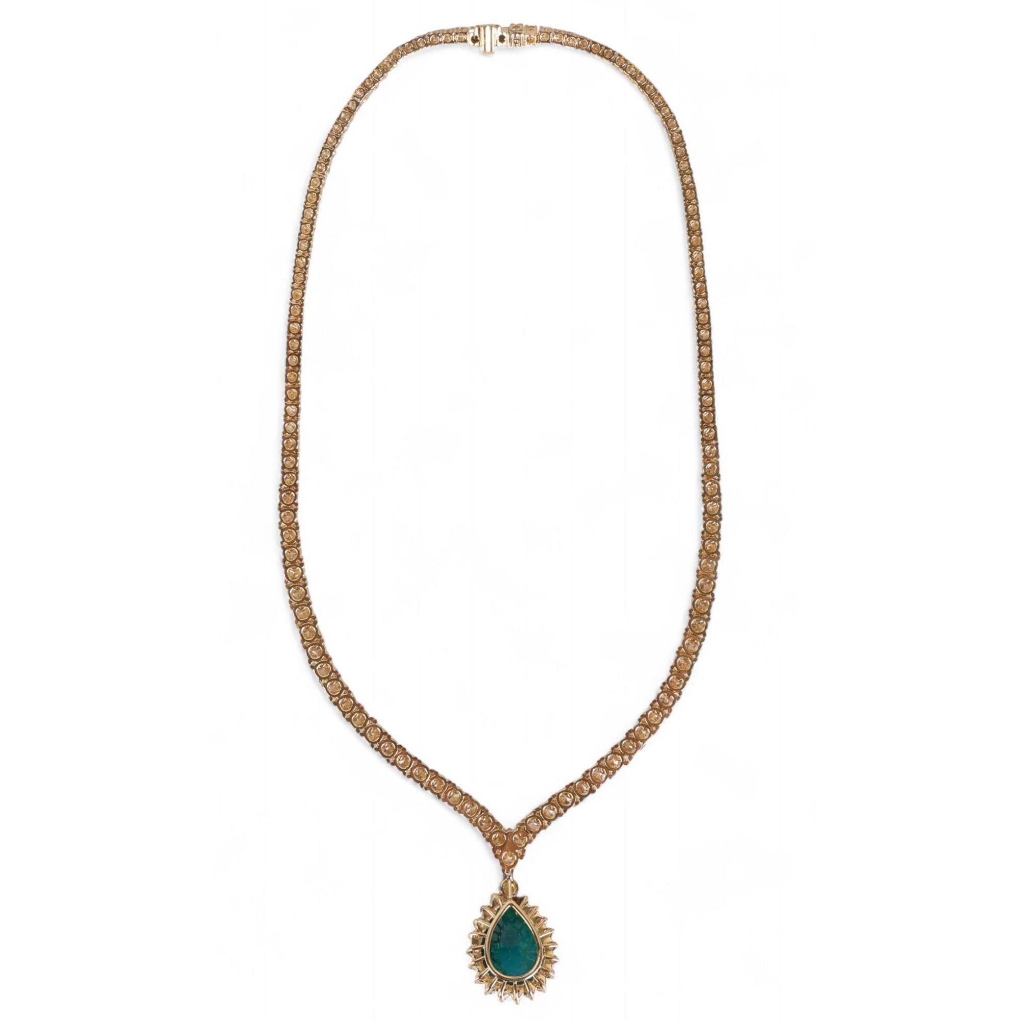 32 Carat Pear Cabochon Emerald & Diamond 18K Gold Drop Emerald Necklace In Good Condition For Sale In Miami, FL
