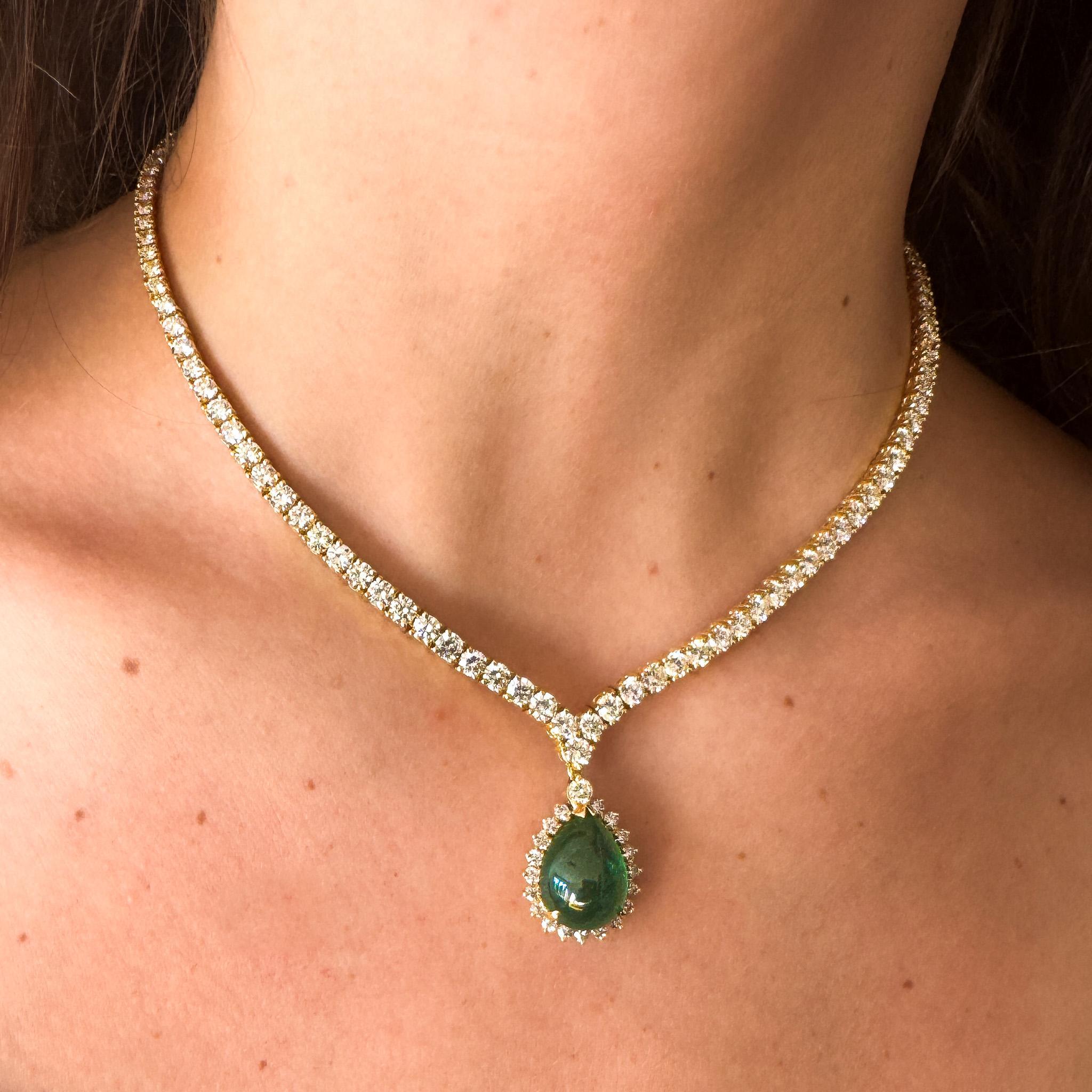 Women's 32 Carat Pear Cabochon Emerald & Diamond 18K Gold Drop Emerald Necklace For Sale