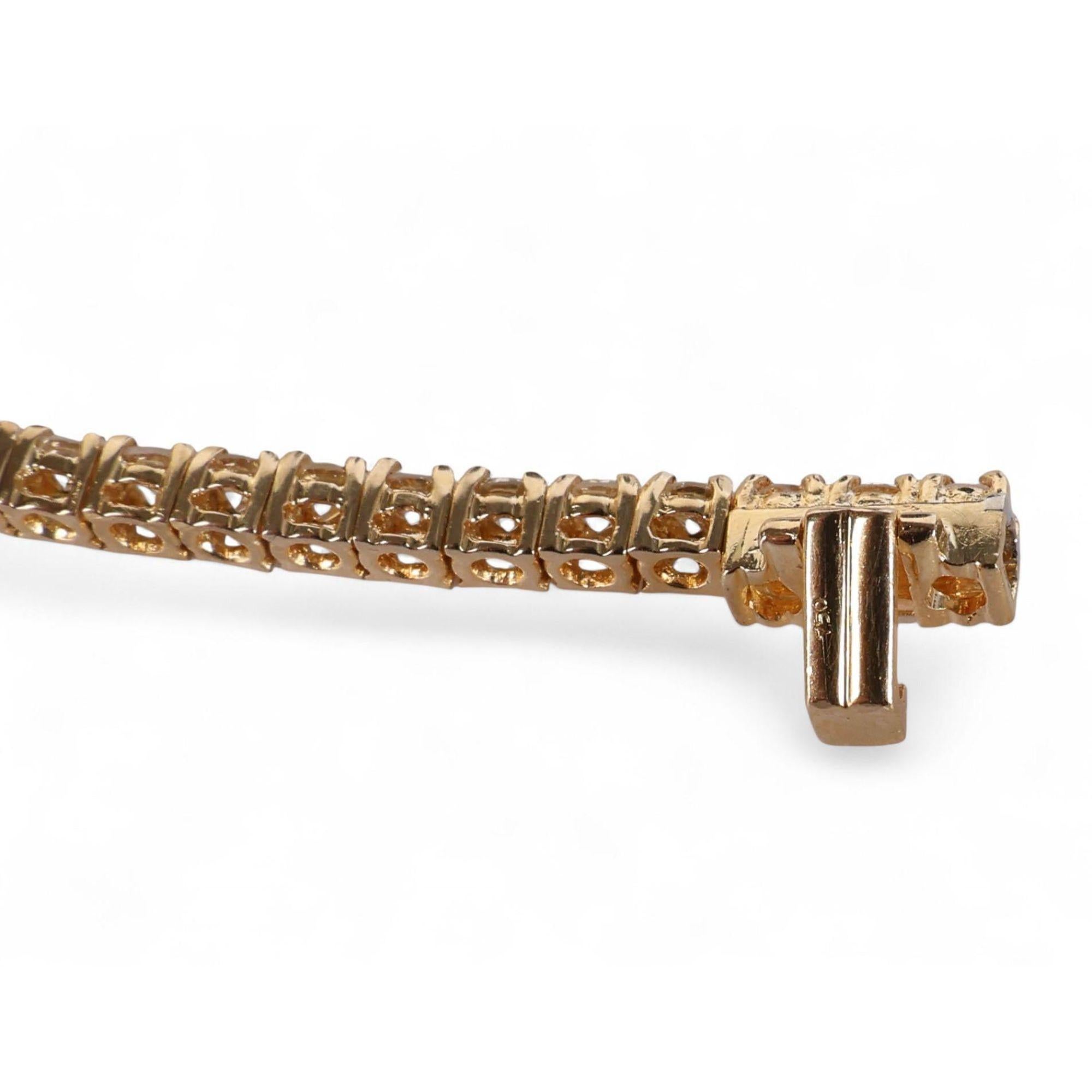 32 Carat Pear Cabochon Emerald & Diamond 18K Gold Drop Emerald Necklace For Sale 1