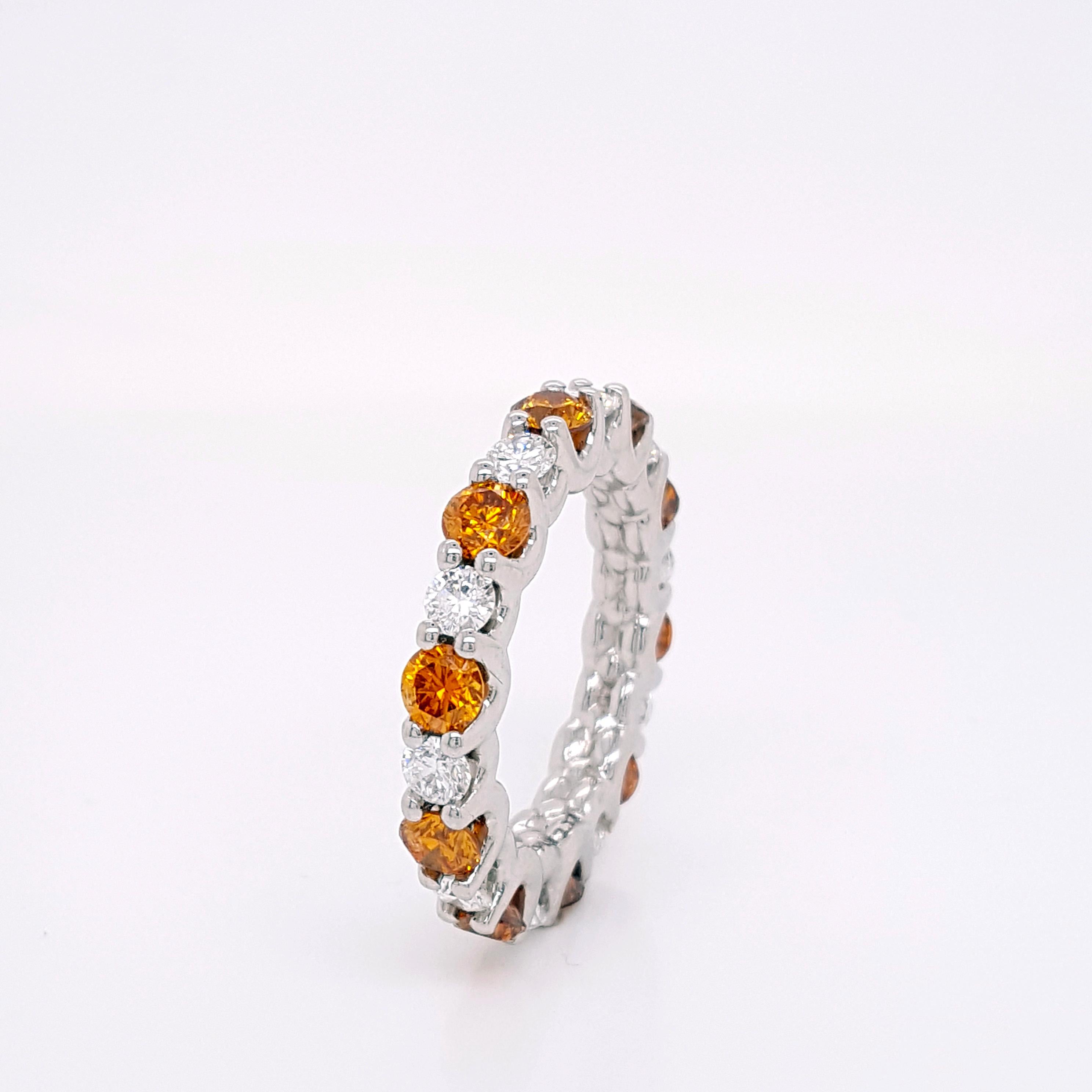 3.2 Carat Round Cut Orange and White Diamond Eternity Band Set in Platinum. In New Condition For Sale In New York, NY