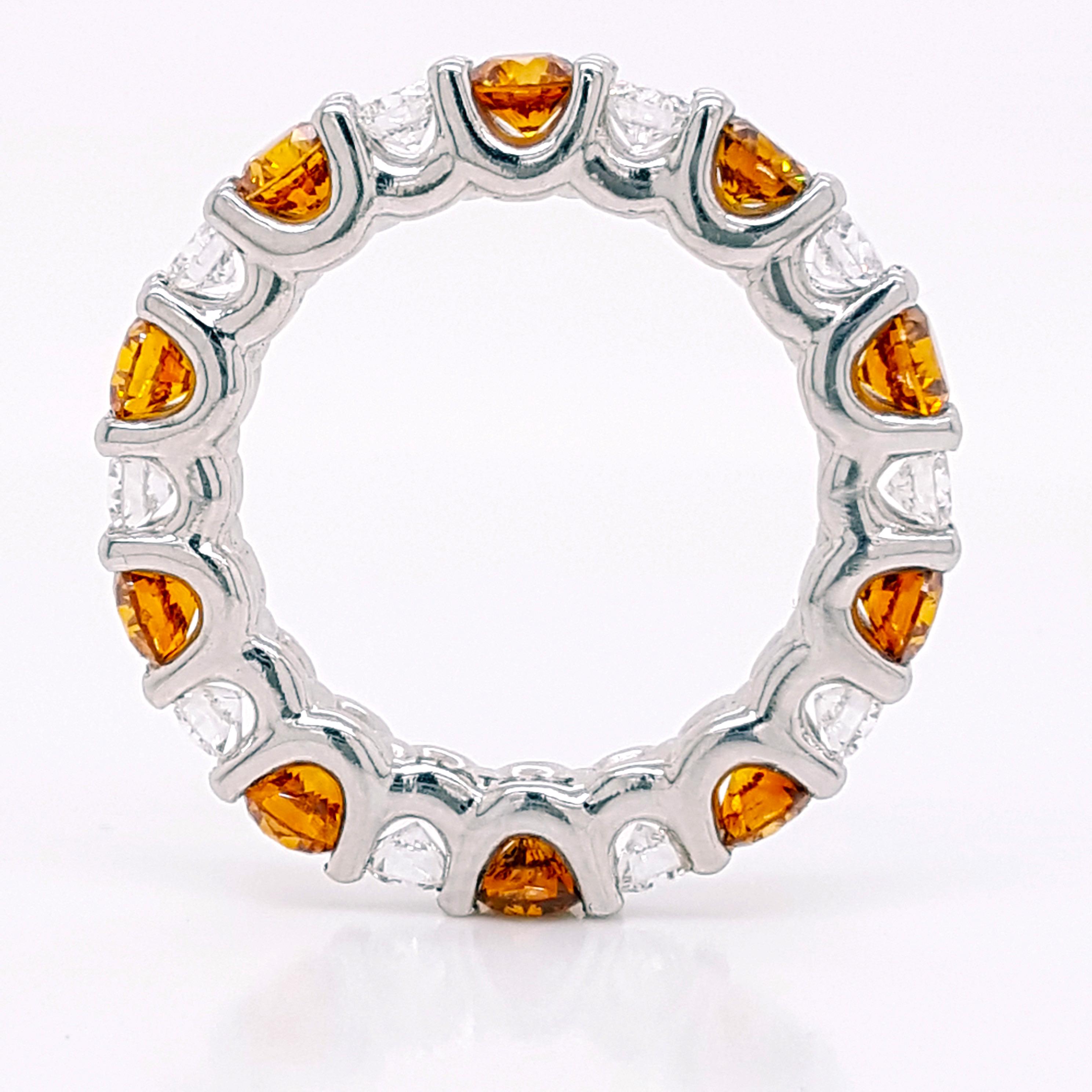 Bracelet éternité en diamant orange et blanc de 3,2 carats à taille ronde, serti en platine. Neuf - En vente à New York, NY