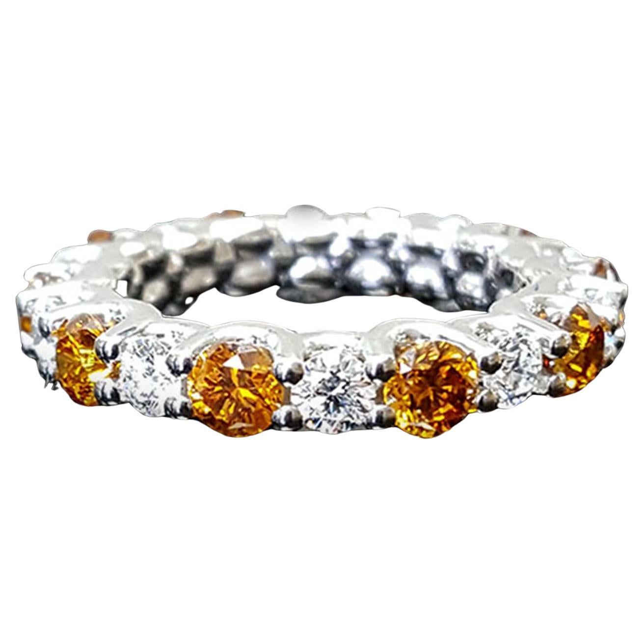 Bracelet éternité en diamant orange et blanc de 3,2 carats à taille ronde, serti en platine. en vente