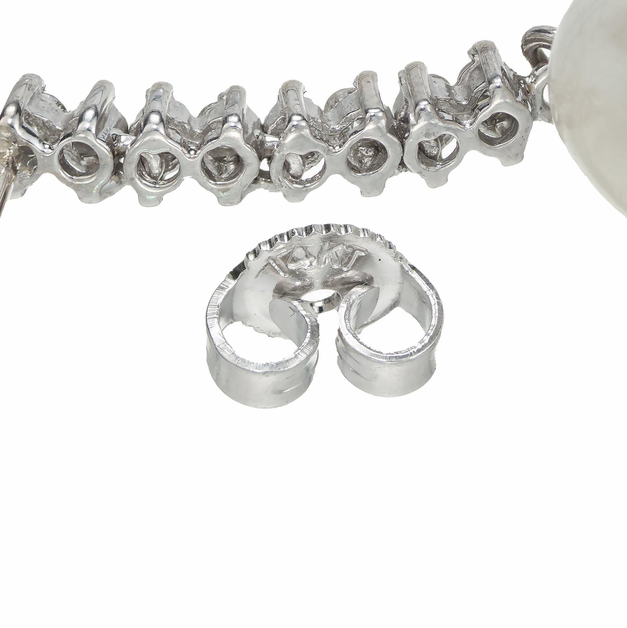 32 Karat runde Diamant-Tropfen-Ohrringe aus Weißgold mit tropfenförmiger Perle  im Zustand „Hervorragend“ im Angebot in Stamford, CT