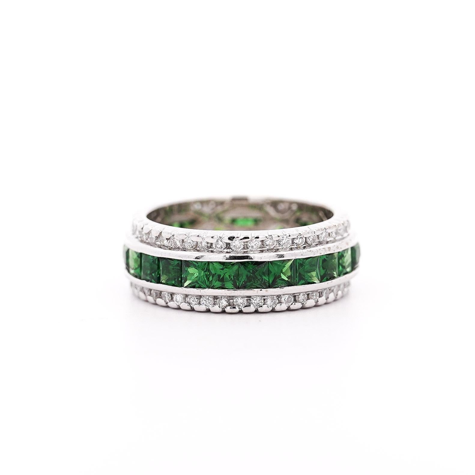 Bague en or blanc 18 carats 3,2 carats Tsavorite et diamant Channel en vente 4