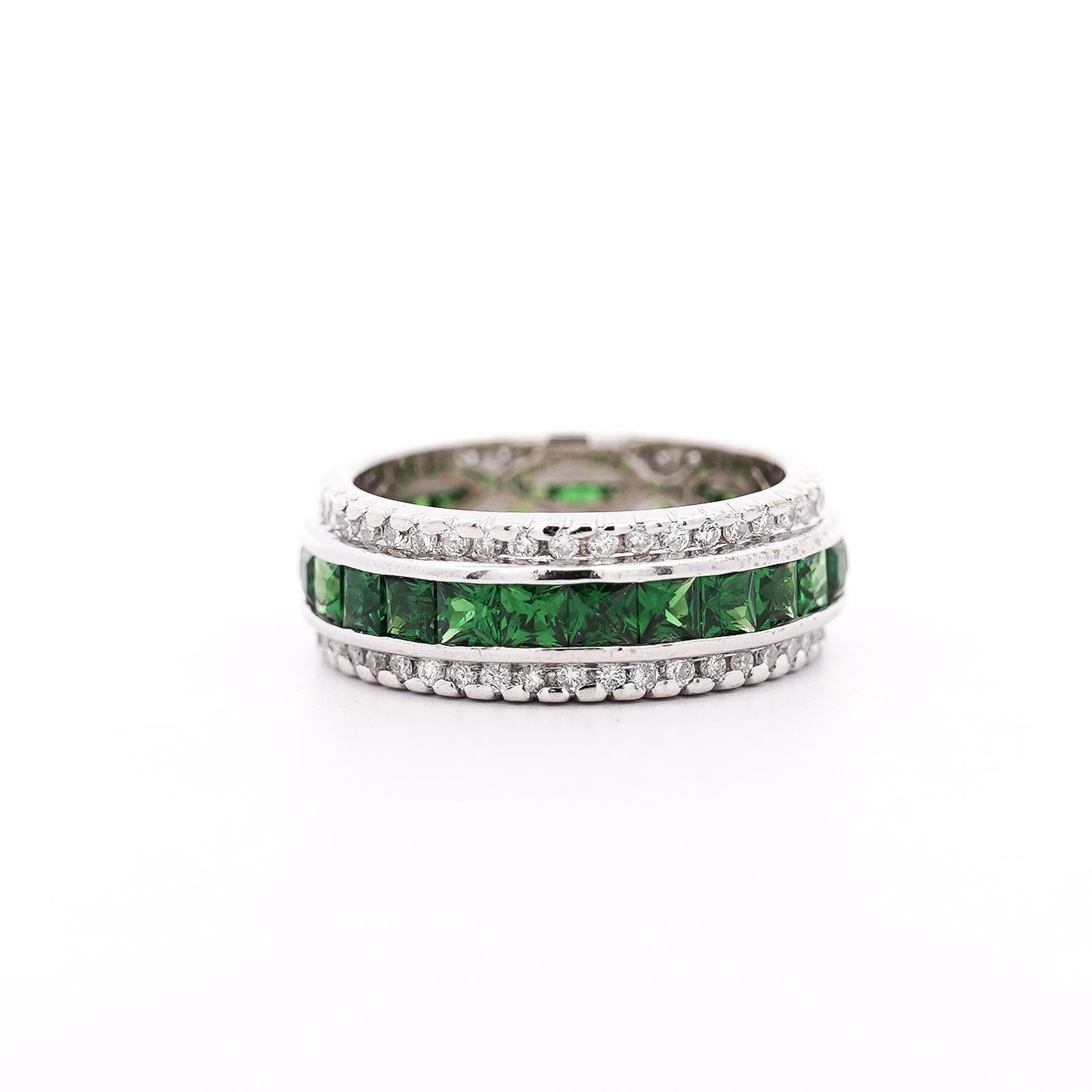 Taille princesse Bague en or blanc 18 carats 3,2 carats Tsavorite et diamant Channel en vente
