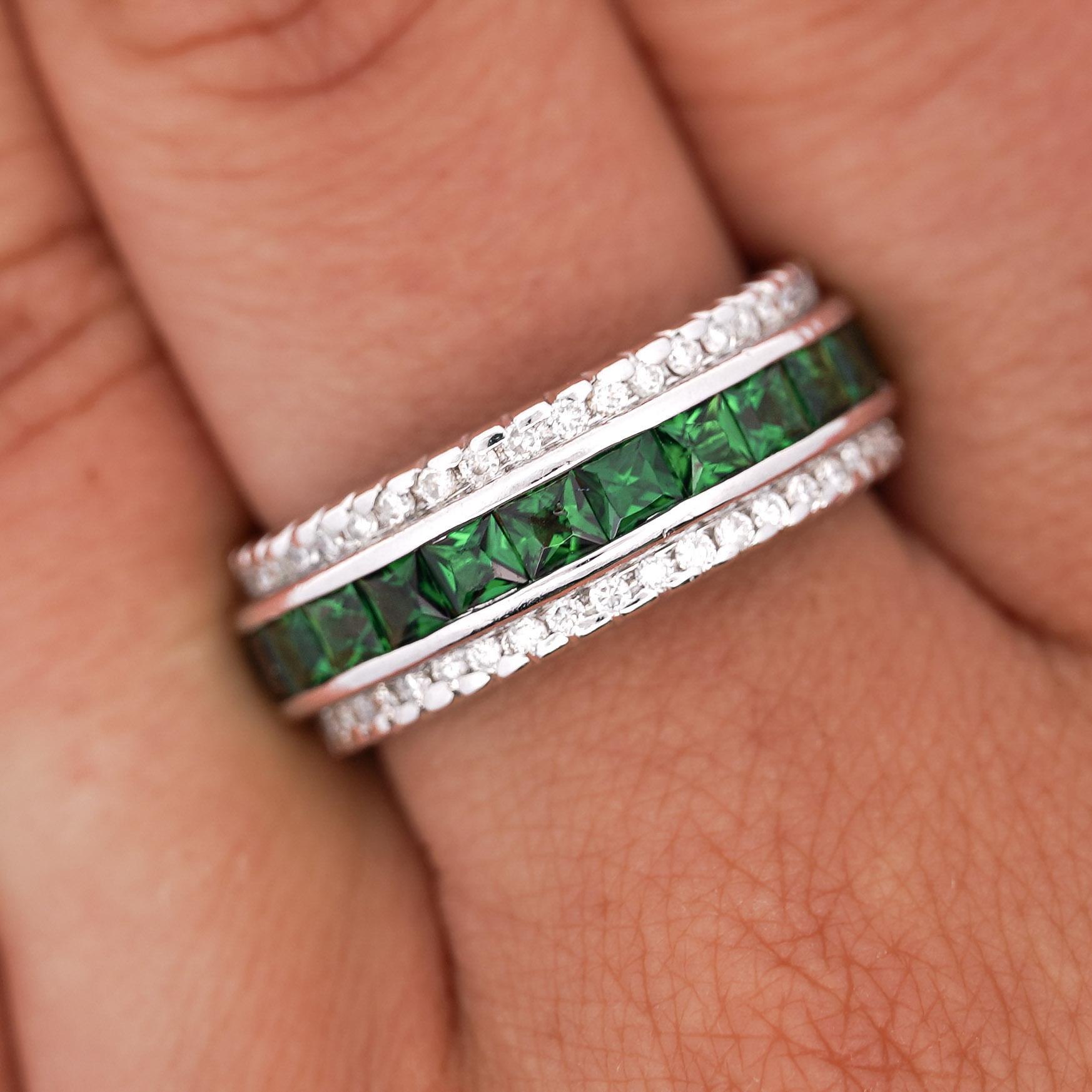 Bague en or blanc 18 carats 3,2 carats Tsavorite et diamant Channel en vente 1