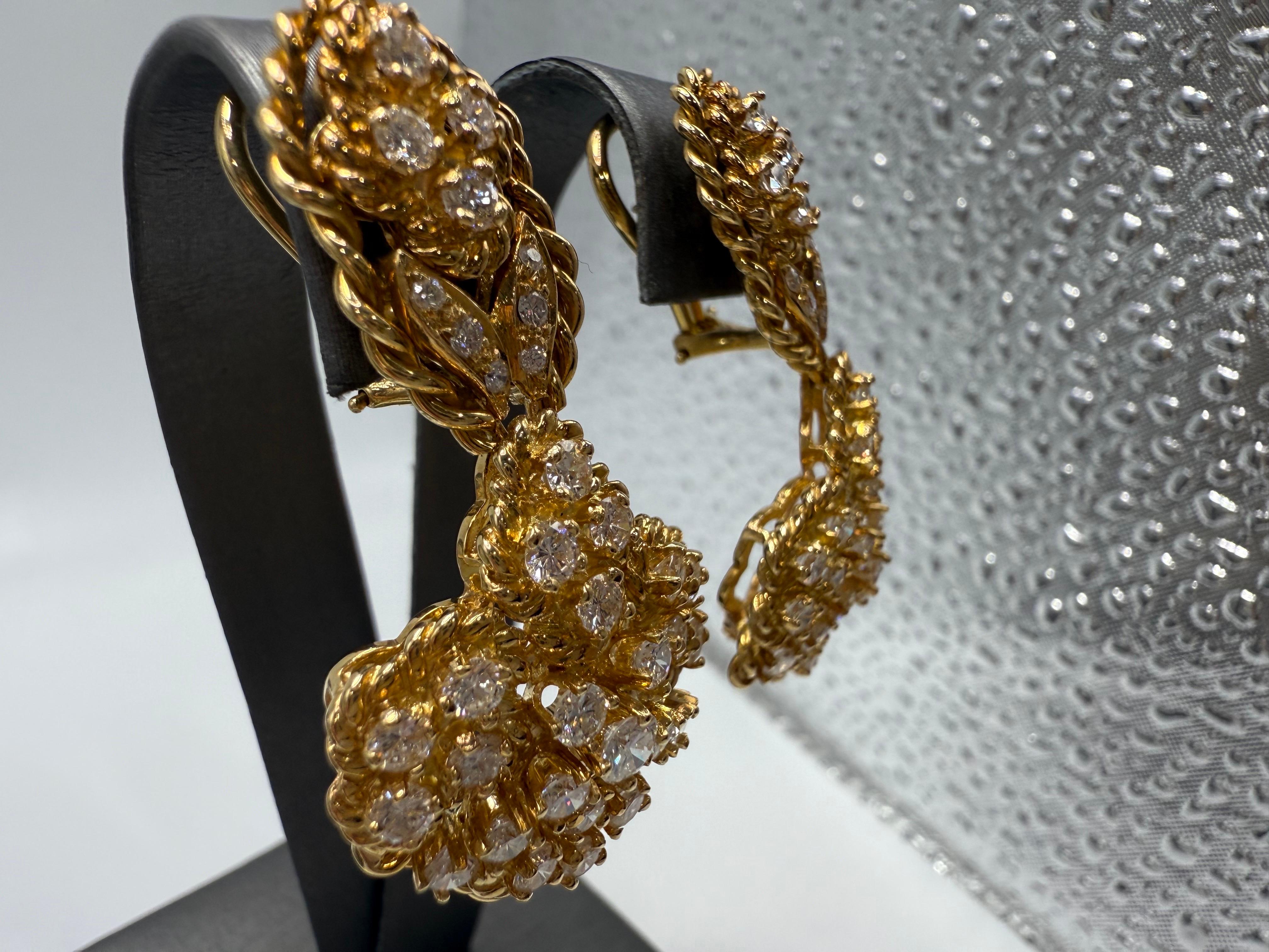 32 carati Collana, orecchini e bracciale con diamanti in oro 18KT in vendita 3