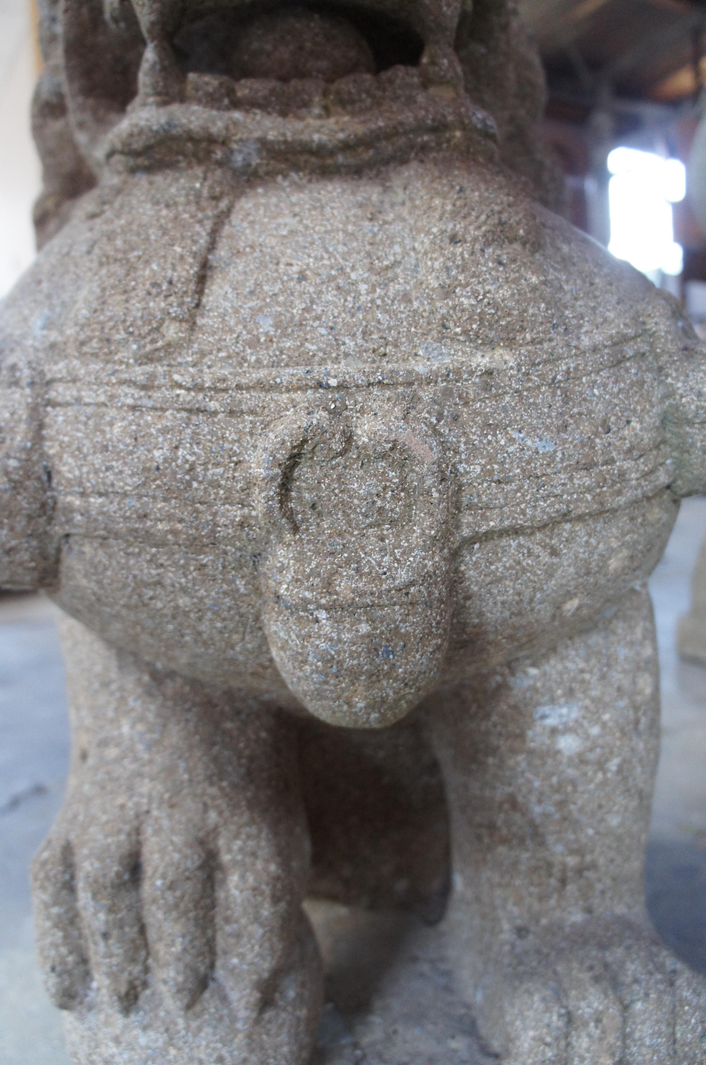 Chinesische chinesische Betonskulptur Fu Feng Shui, männliche Foo-Hunde Guardian-Löwenstatue, Skulptur im Angebot 1