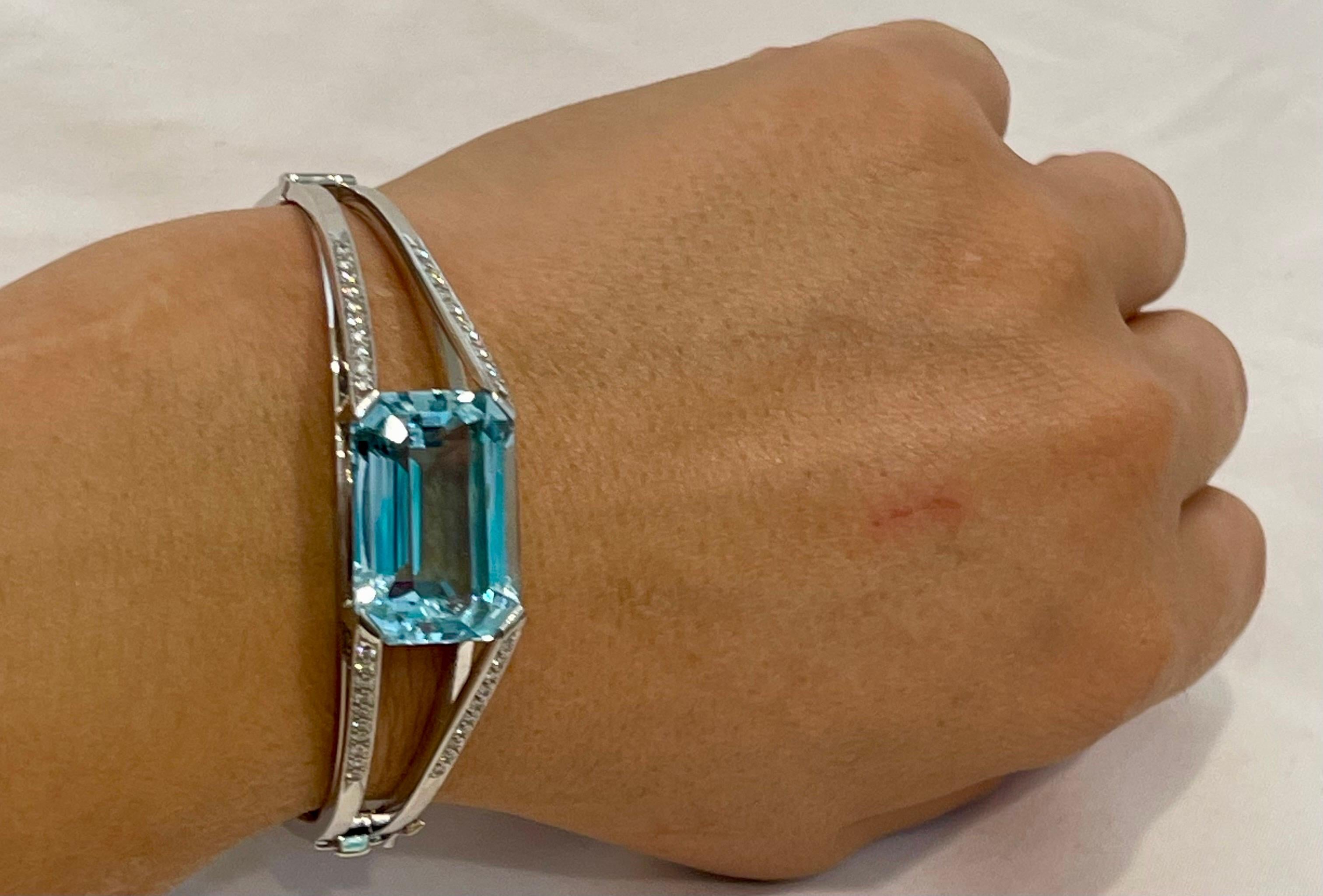 Bracelet jonc / bracelet en or blanc 18 carats avec diamants et aigue-marine naturelle 32 carats, 46 grammes en vente 9