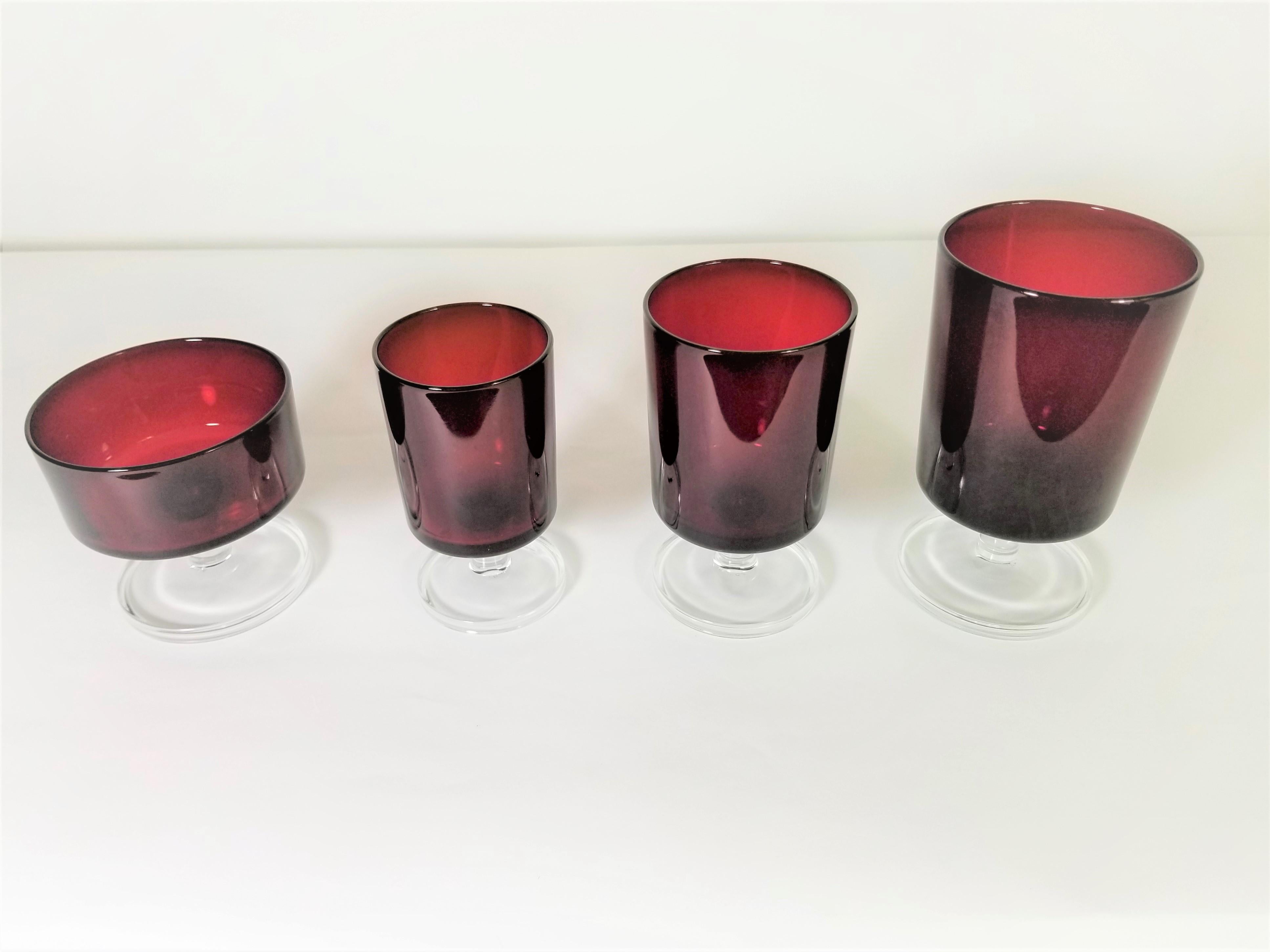 32 French Luminarc Ruby Red Glasses / Stemware Service for 8 Made in France For Sale 1