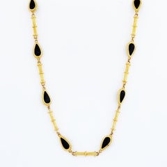 Goldgold Gliederkette mit schwarzen Tränendetails aus schwarzem Harz, 1980er Jahre