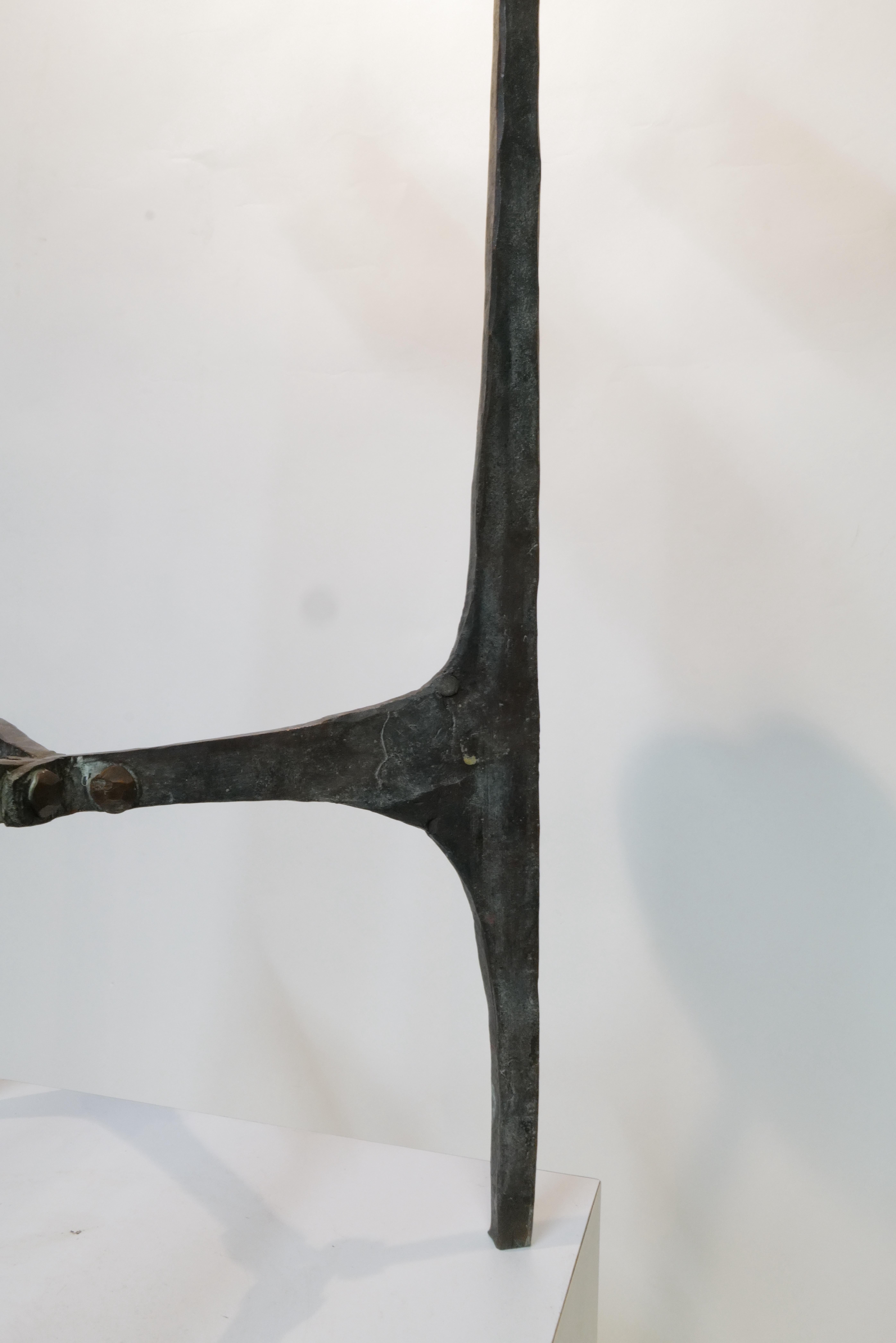32 Zoll großer brutalistischer Kerzenhalter aus Bronze, Mitte des 20. Jahrhunderts im Angebot 9