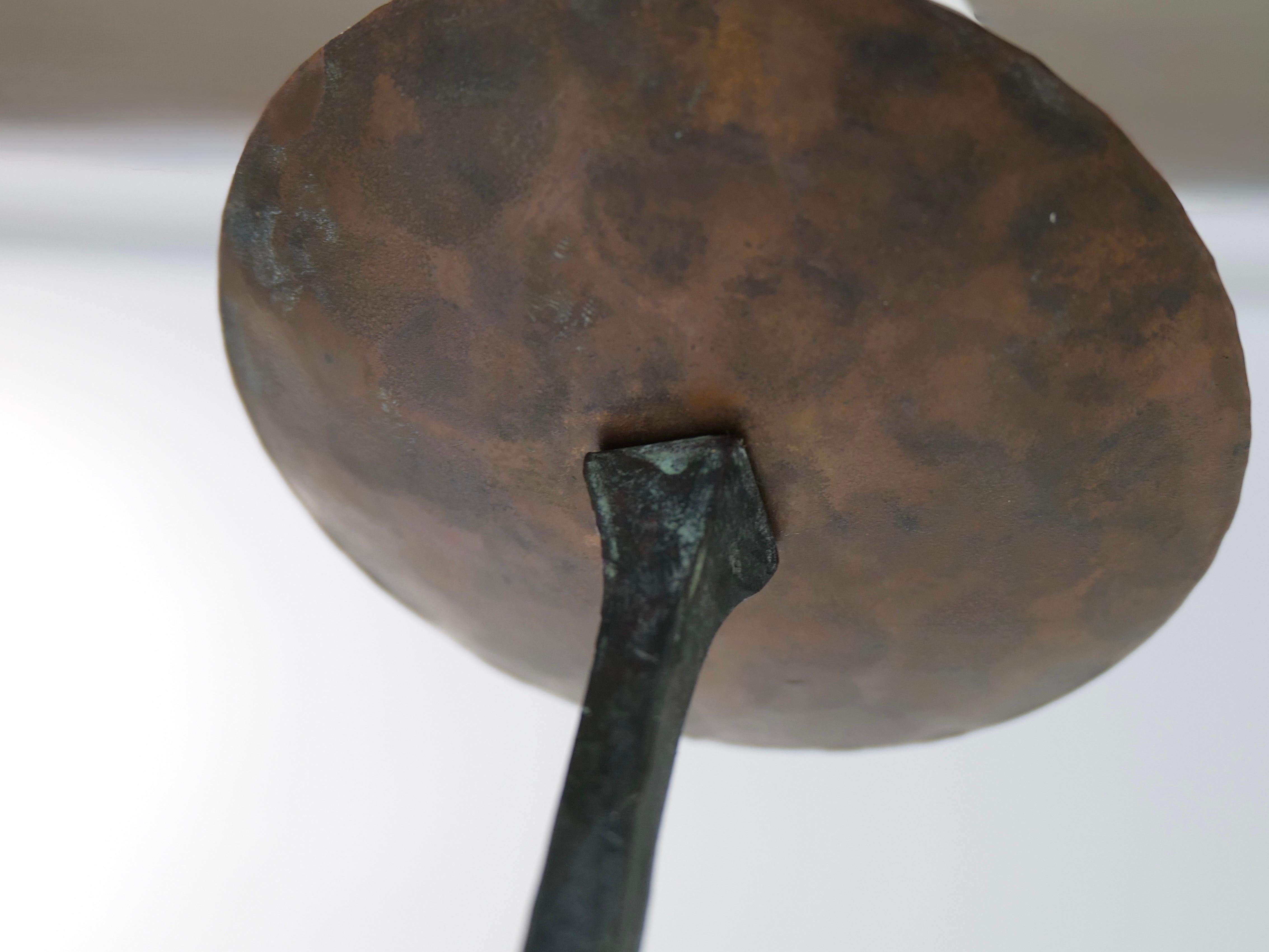32 Zoll großer brutalistischer Kerzenhalter aus Bronze, Mitte des 20. Jahrhunderts im Angebot 3