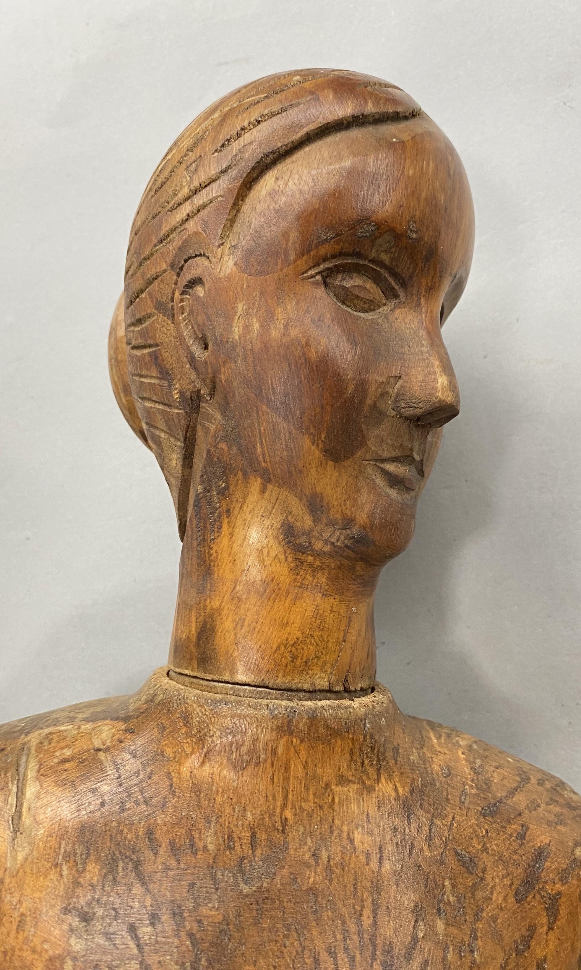Maniquí Articulado de Madera de 32 Pulgadas de Altura con Cara y Pelo Tallados en venta 6