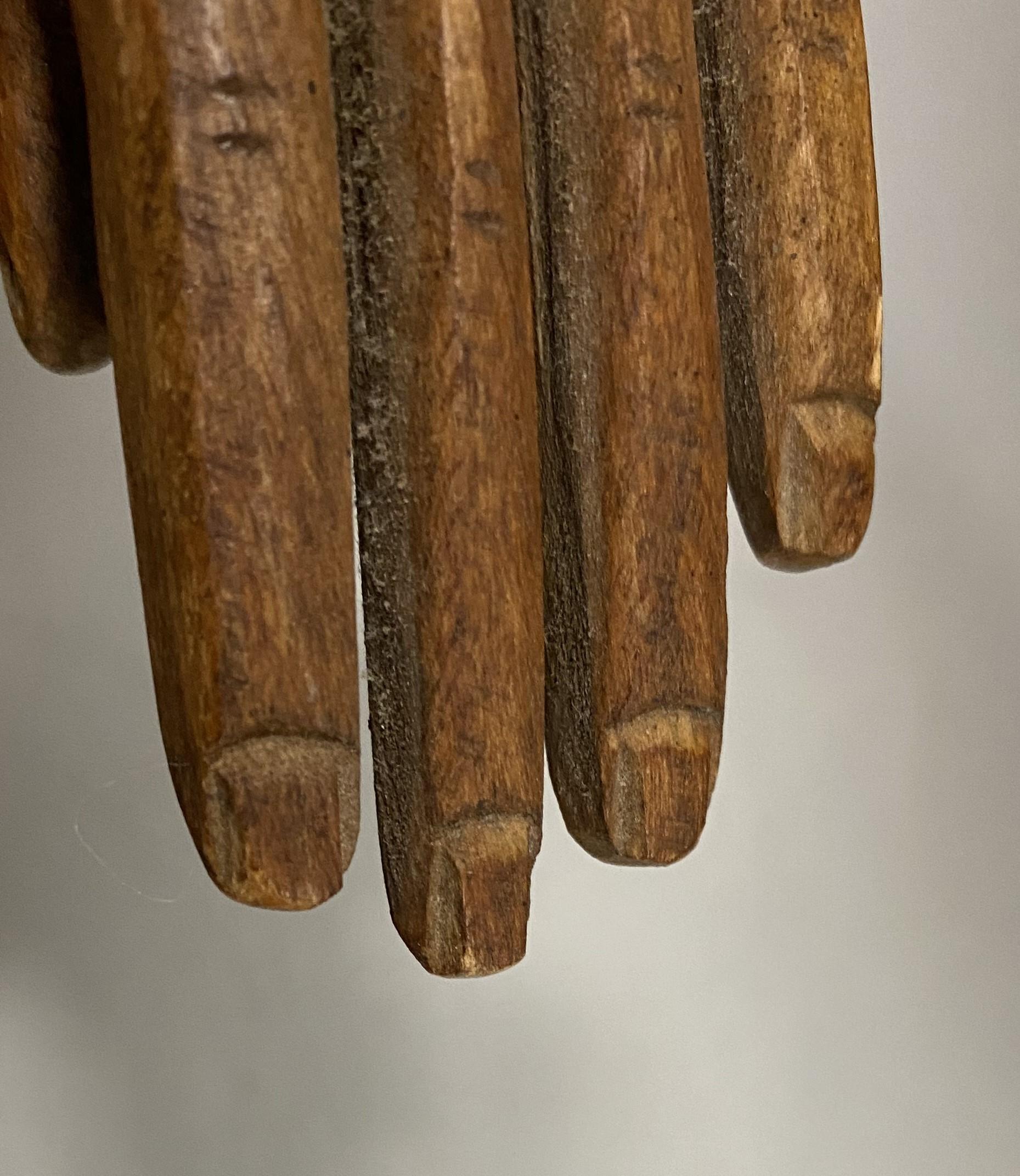 Maniquí Articulado de Madera de 32 Pulgadas de Altura con Cara y Pelo Tallados en venta 11