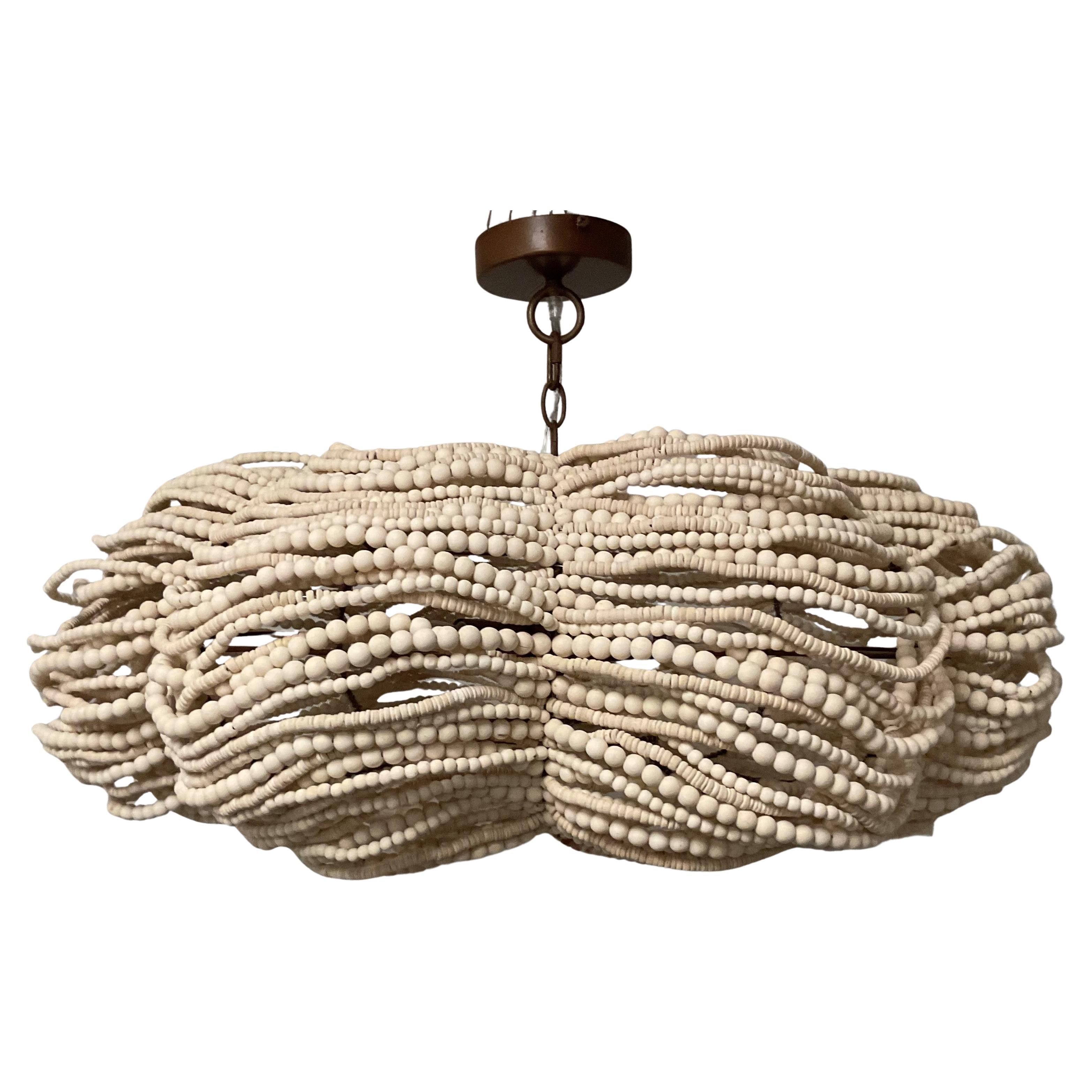 Araña de Cuentas de Madera Blanca Kira de 32" Made Goods en venta
