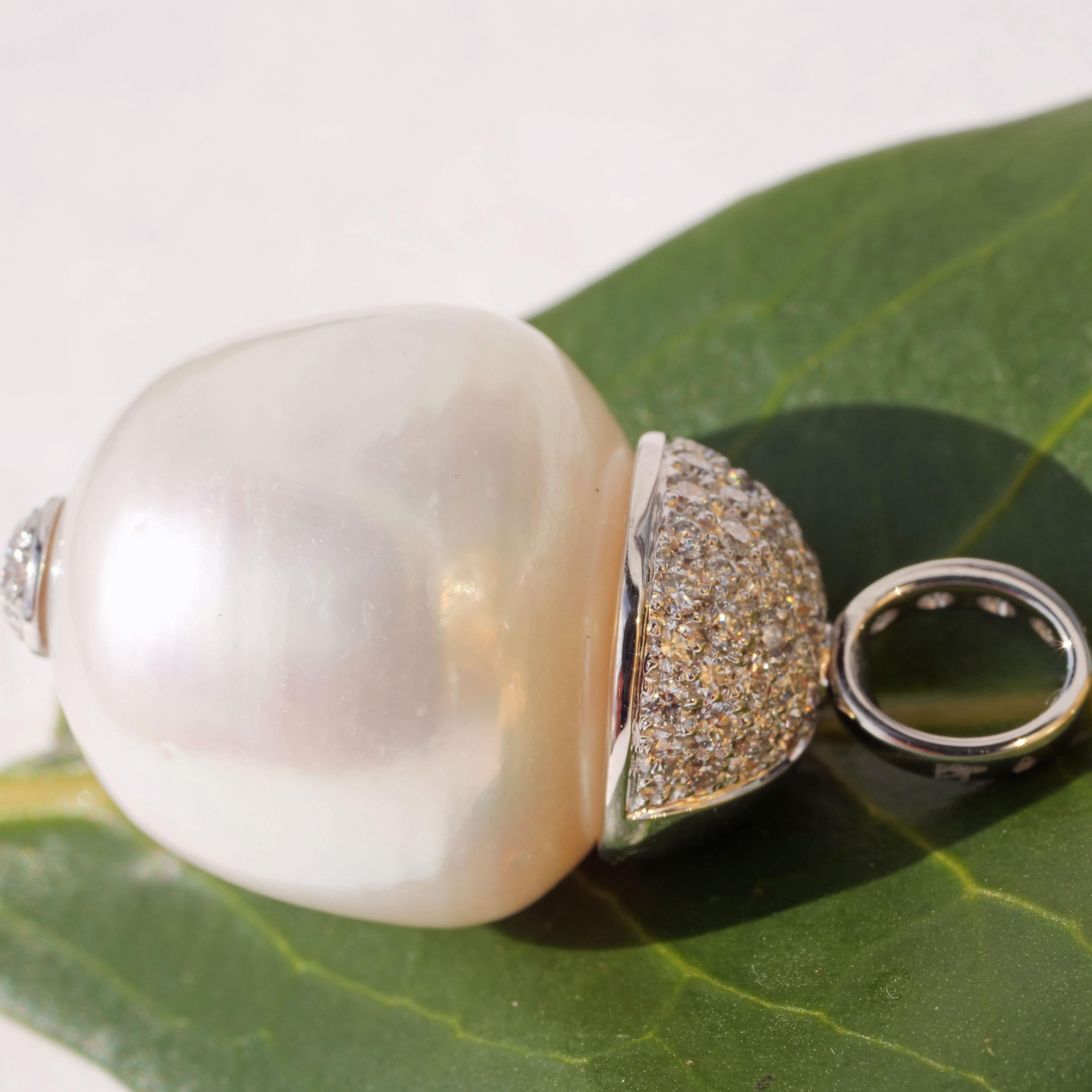 18 mm South Sea Pearl Brilliant Pendant Grandiose Jewelry Highlight 0.90 Carat  For Sale 4
