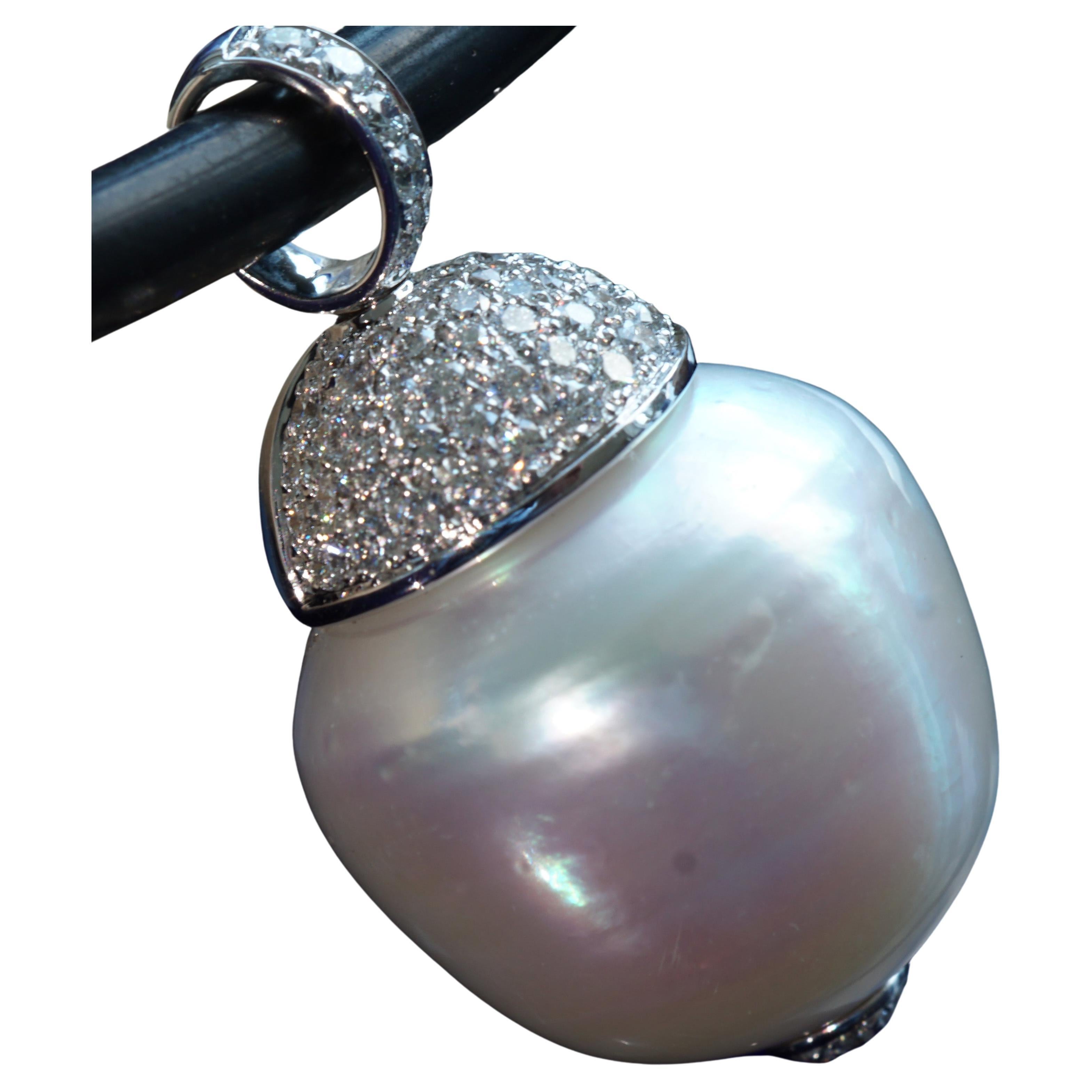 a grandiose timeless piece of jewelry, made in a traditional goldsmith's factory in Valenza/Italy, hallmarked with the Schmuckzicke logo, grandiose, great piece of jewelry with an XXL white South Sea cultured pearl of 18 x 18 mm, AAA+, great luster,
