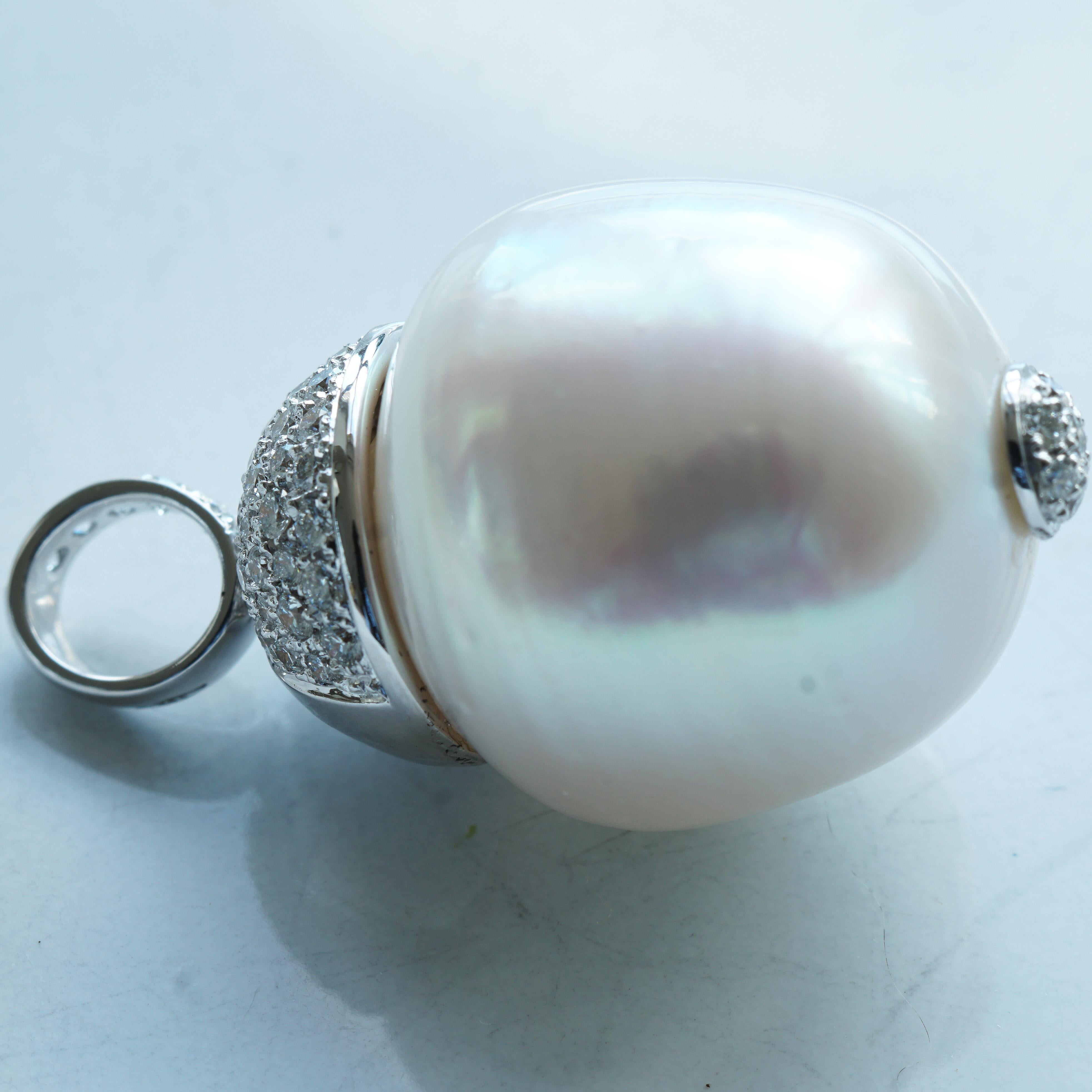 18 mm South Sea Pearl Brilliant Pendant Grandiose Jewelry Highlight 0.90 Carat  For Sale 1