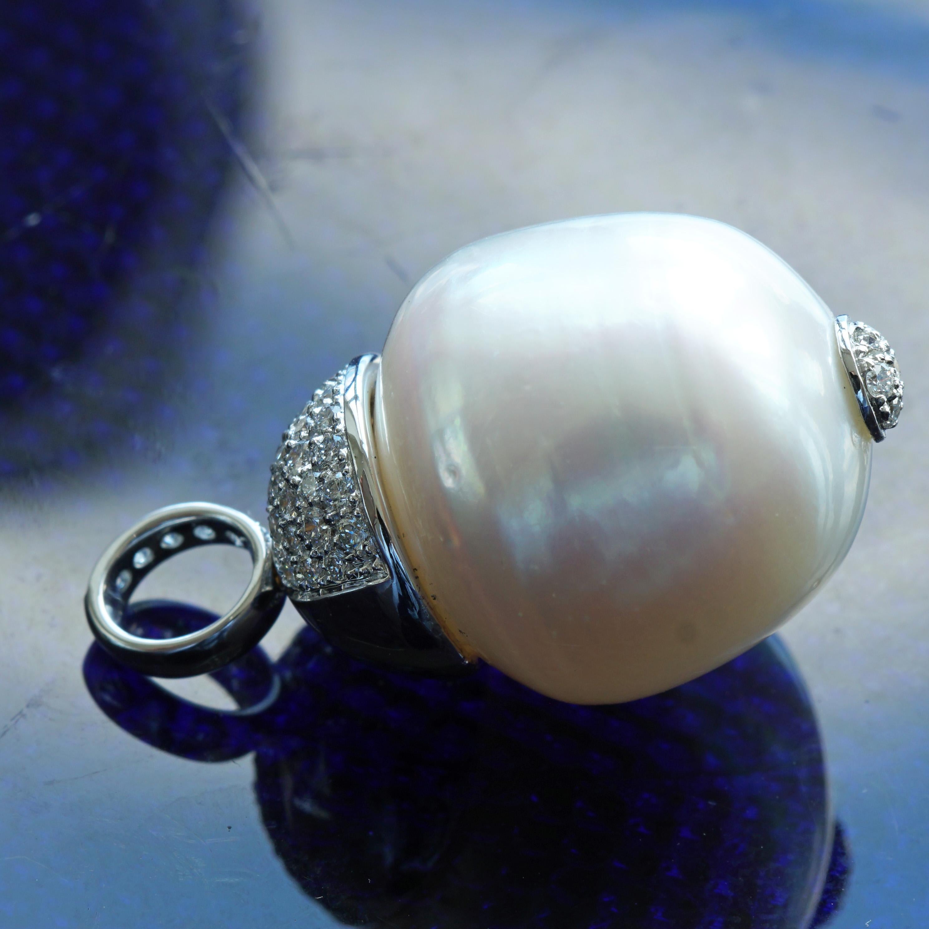 18 mm South Sea Pearl Brilliant Pendant Grandiose Jewelry Highlight 0.90 Carat  For Sale 3