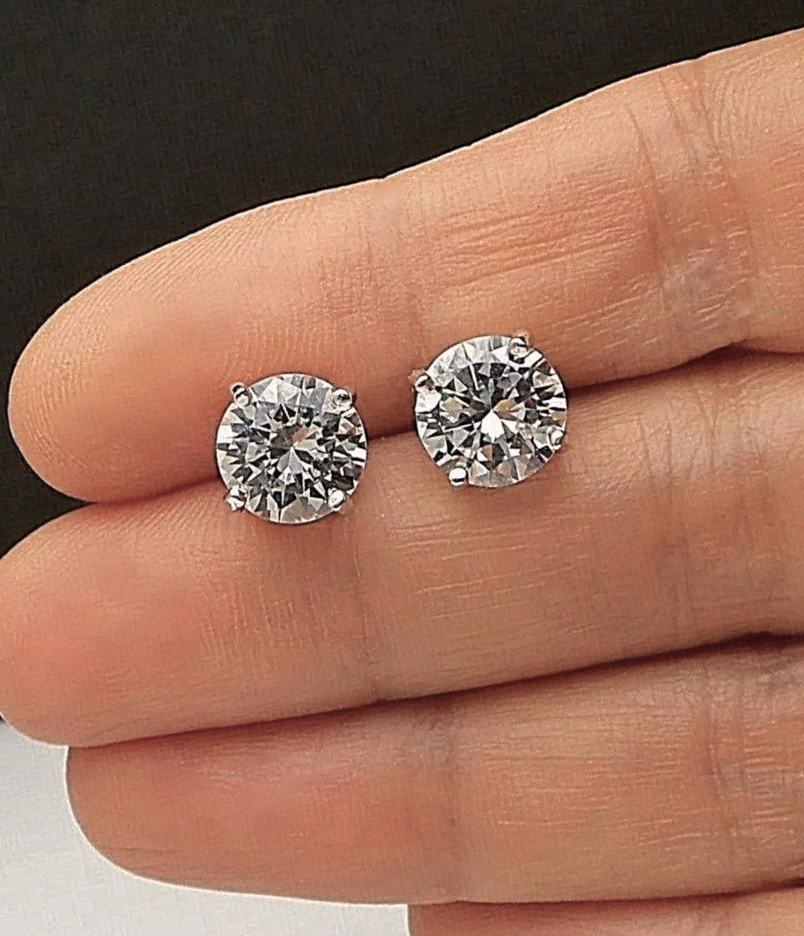 Stunning platinum diamond stud earrings features two natural round brilliant cut diamond totaling 3.20 carats(Clarity Enhanced)
Item Specification:
Gemstone - Diamond
Total Carat Weight - 3.20 Carat
Diamond-Cut - Round
Diamond Clarity - SI1 (Clarity